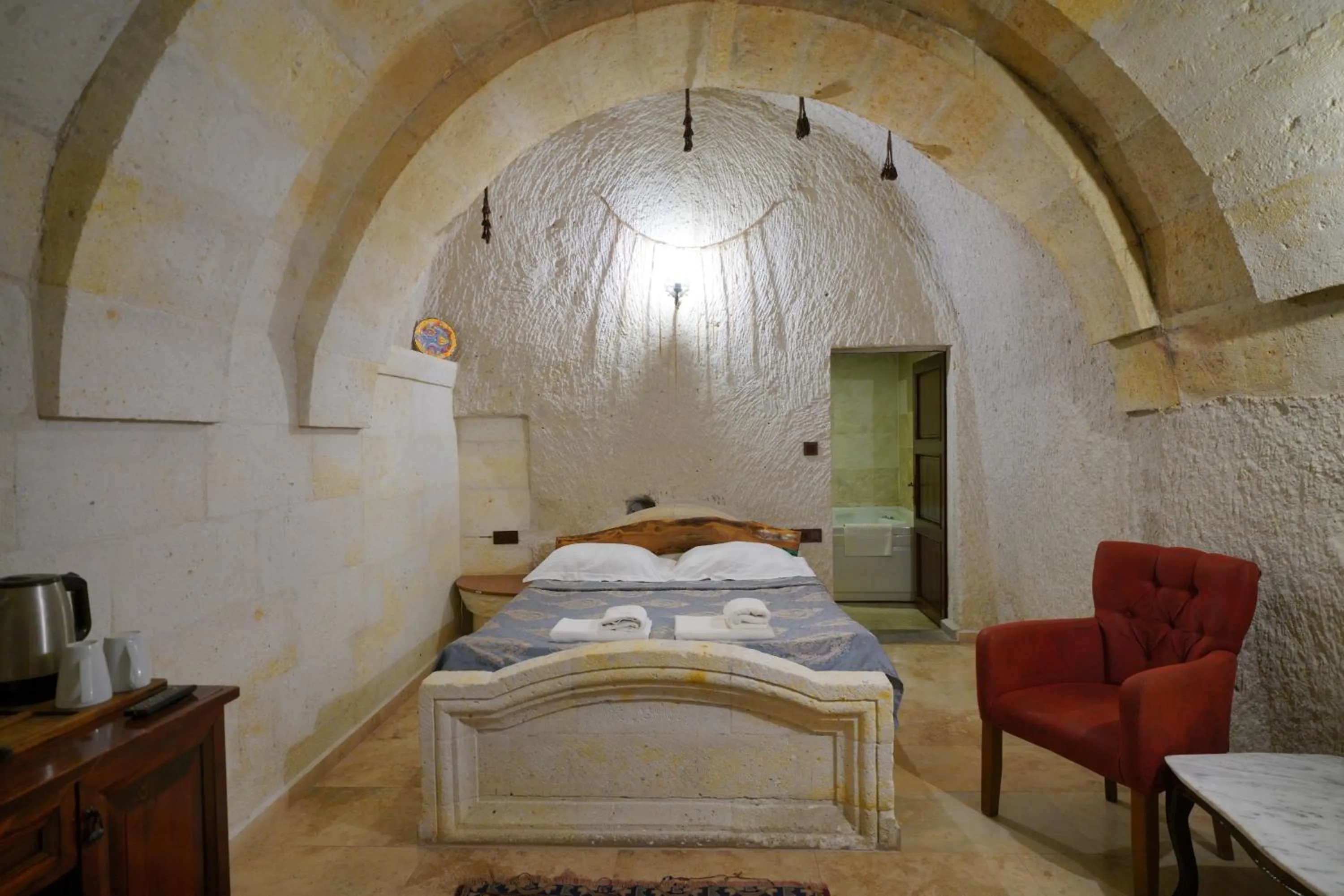 Photo of the whole room, Bed in Asteria Cave Hotel
