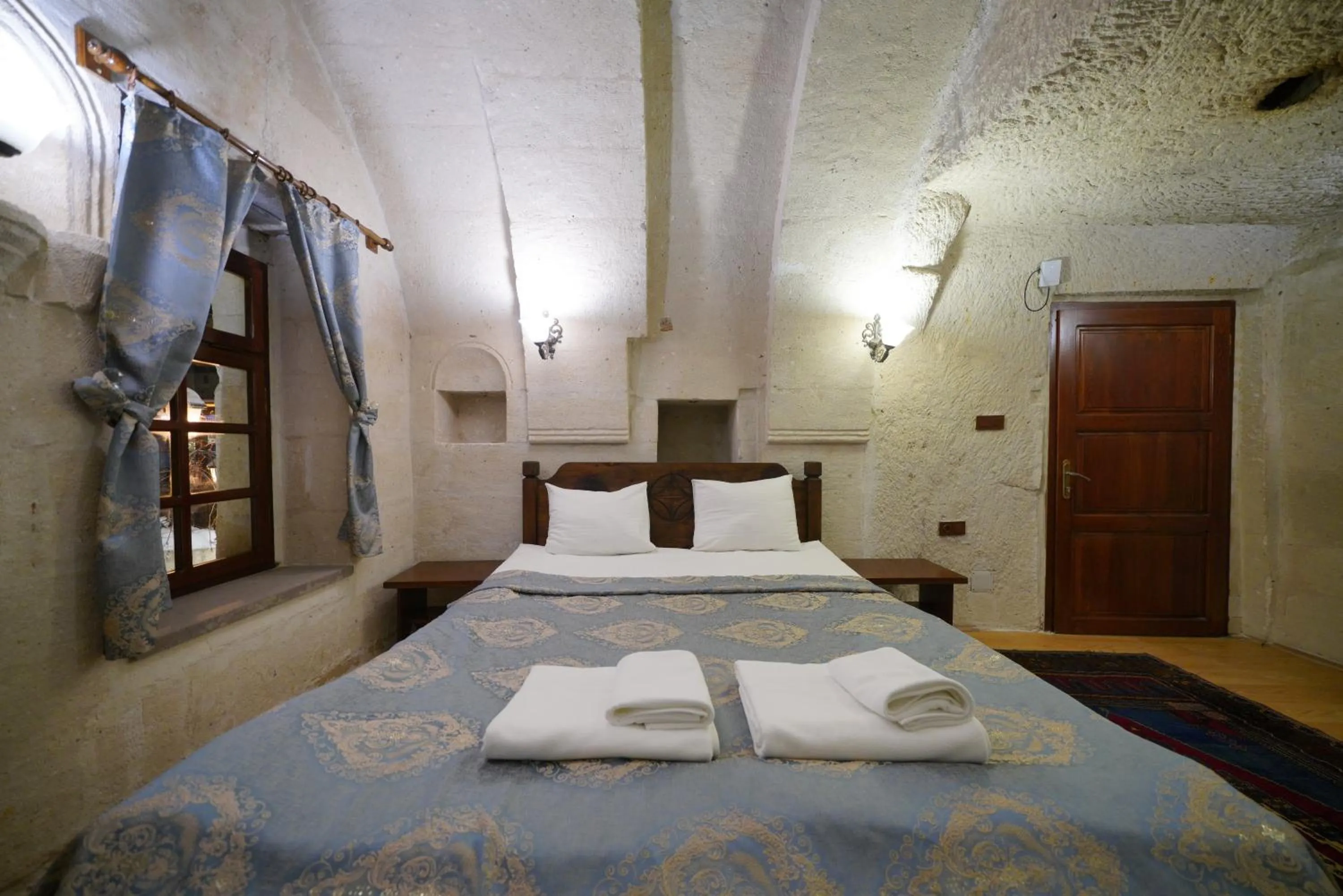 Photo of the whole room, Bed in Asteria Cave Hotel