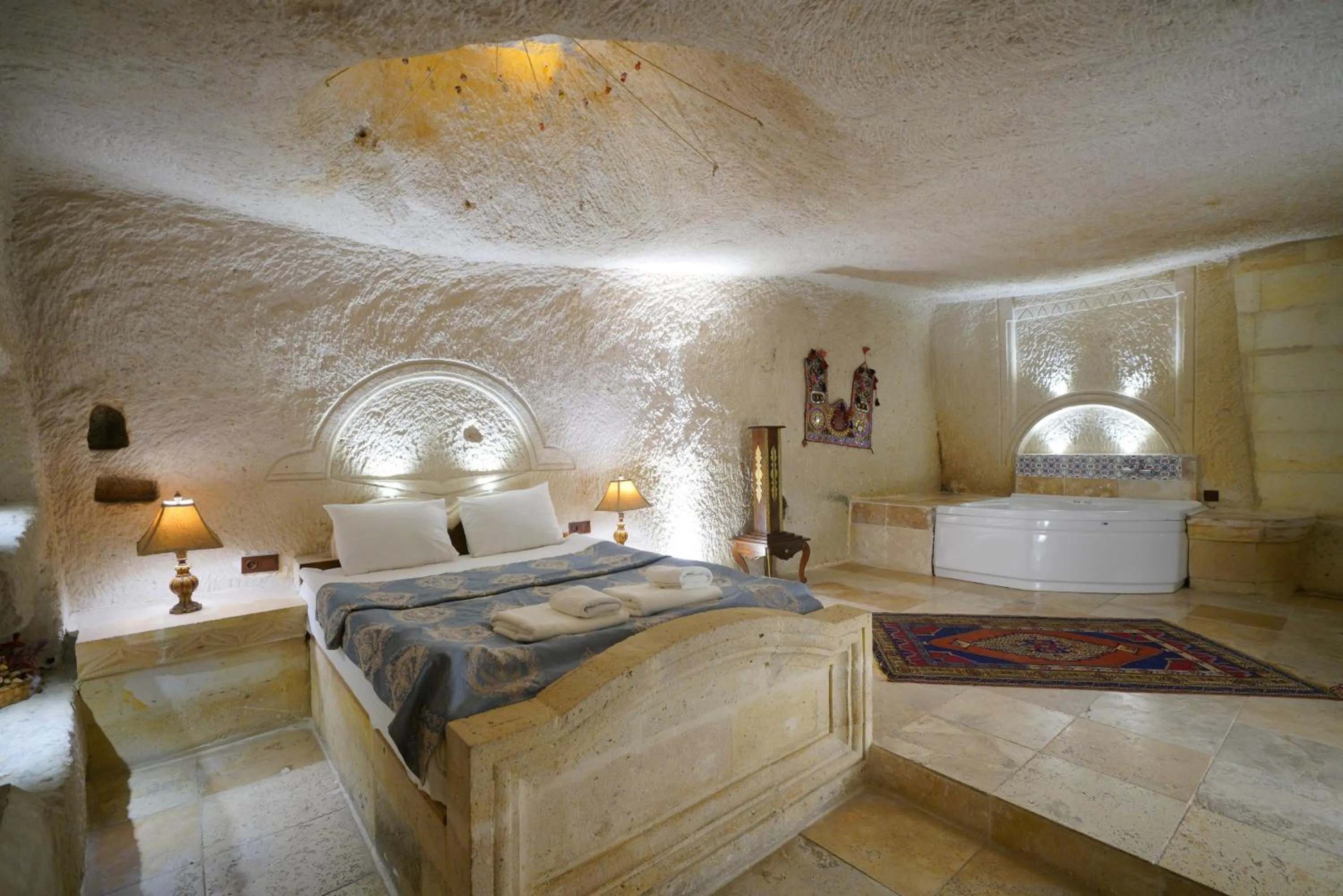 Hot Tub, Bed in Asteria Cave Hotel