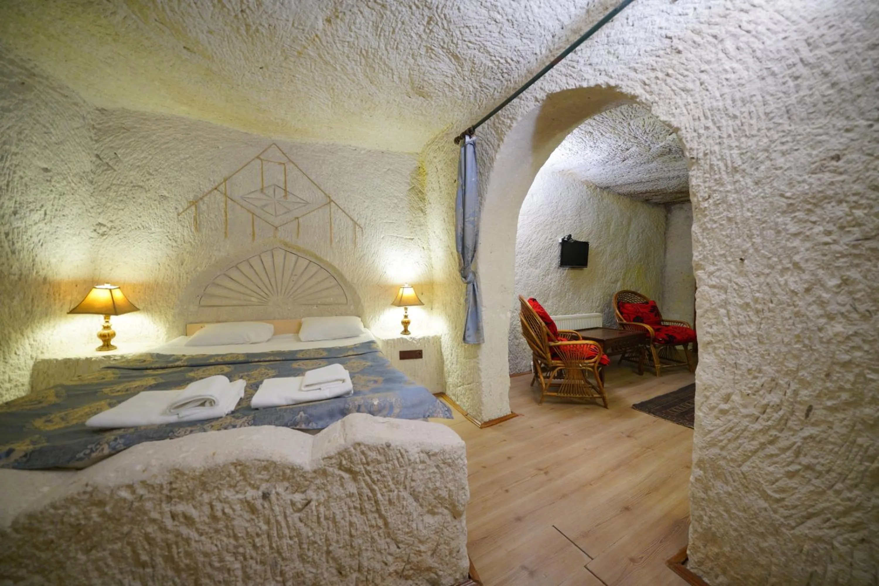 Photo of the whole room, Bed in Asteria Cave Hotel