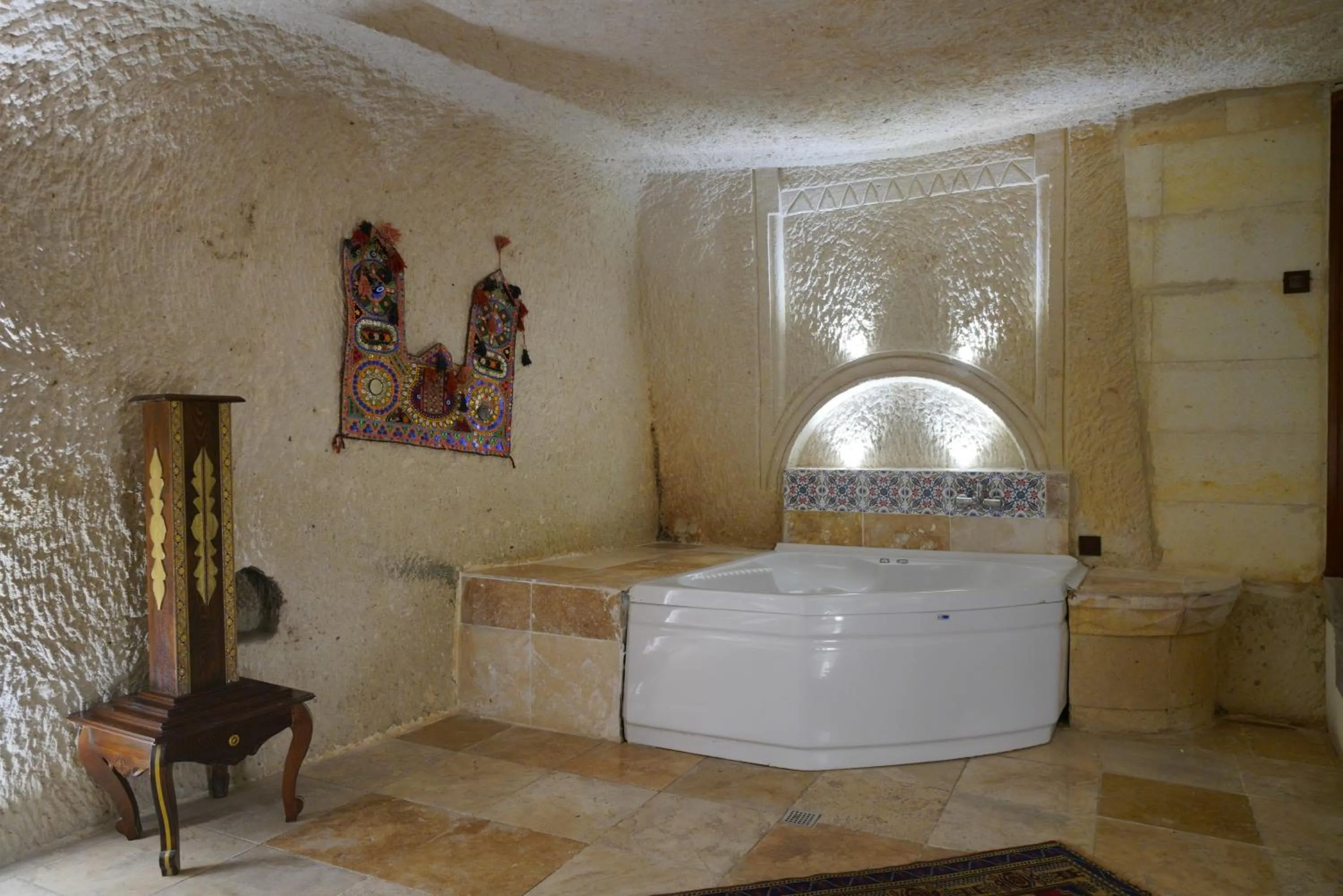 Bath, Bed in Asteria Cave Hotel