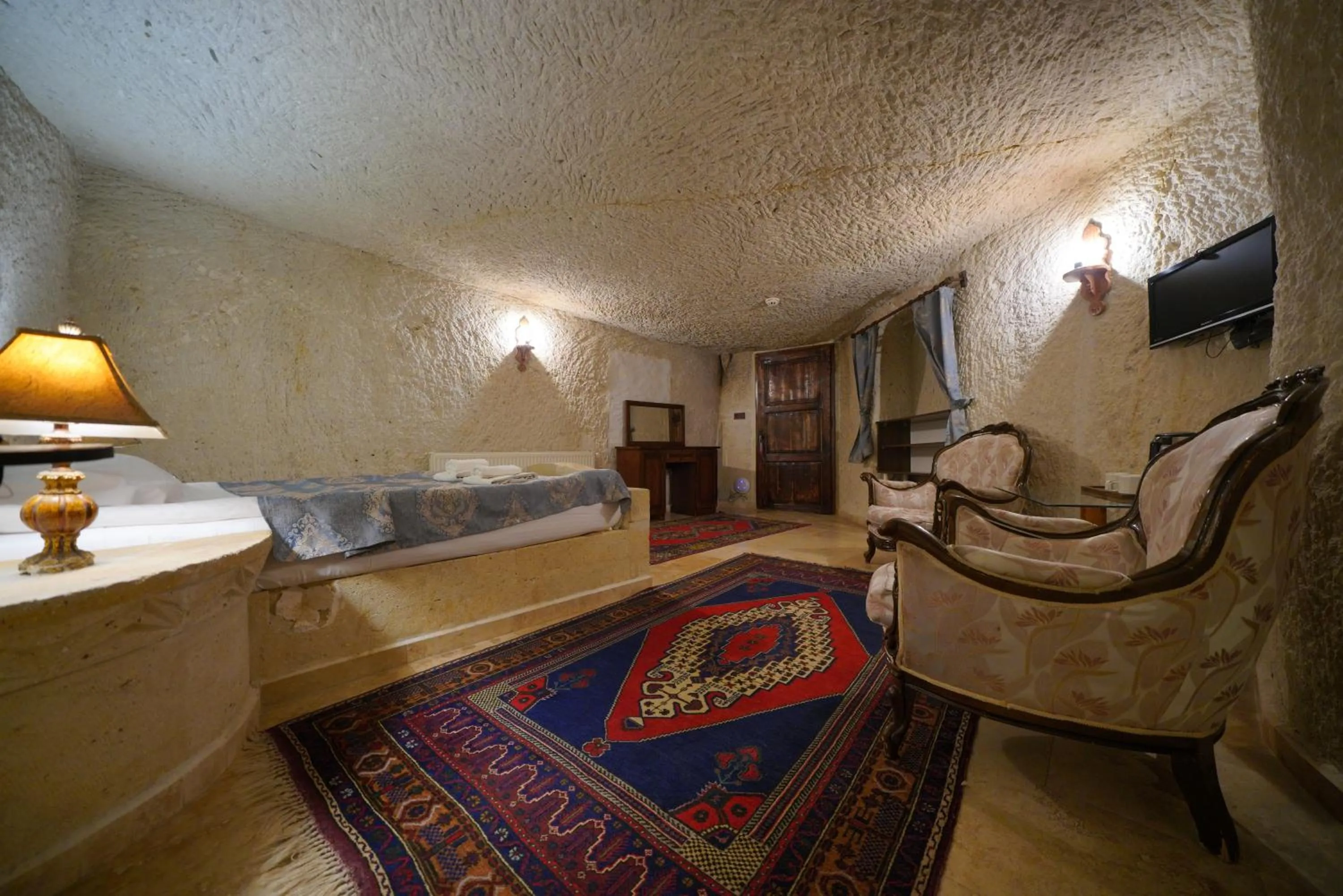 Photo of the whole room, Bed in Asteria Cave Hotel