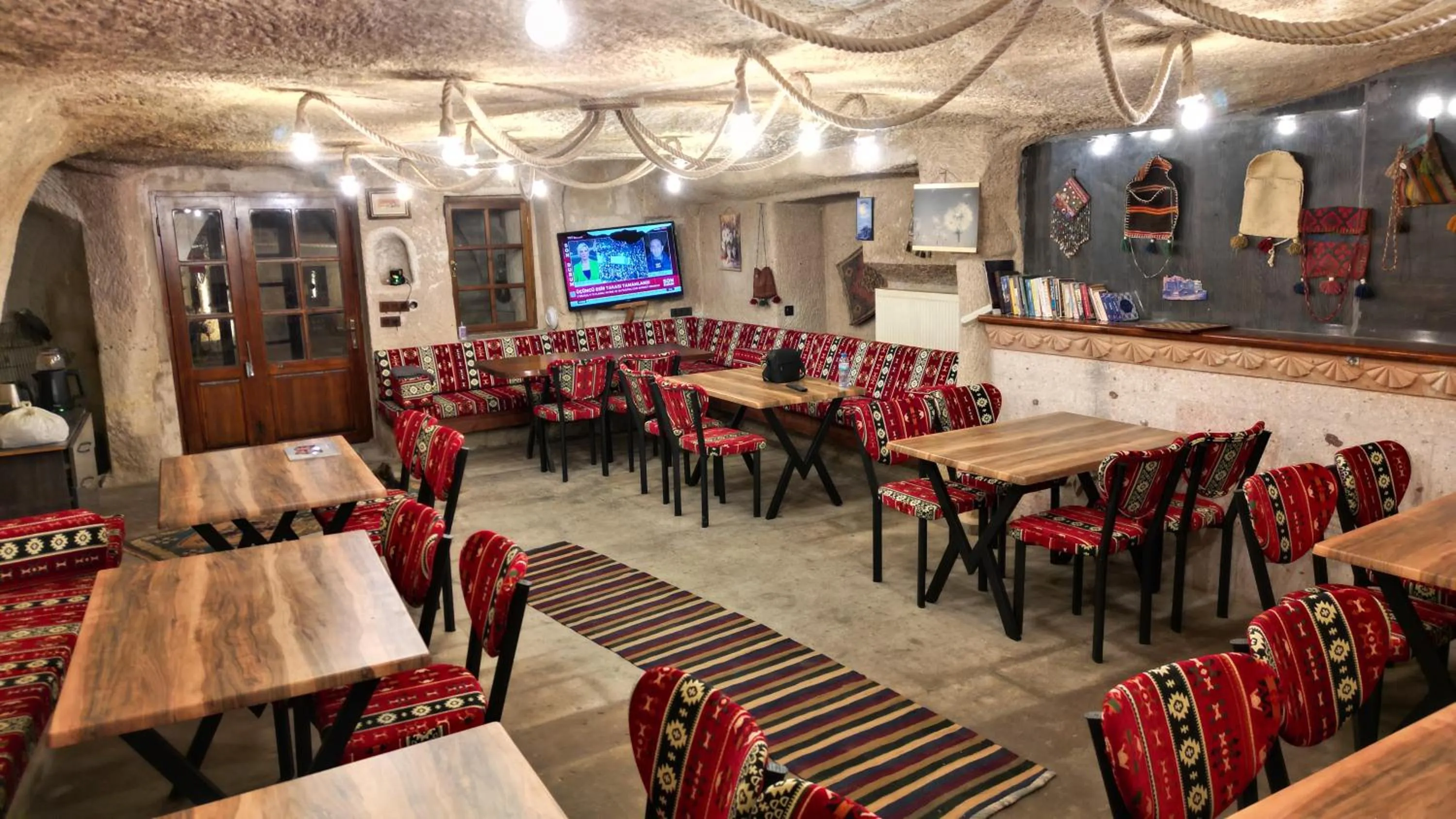 Restaurant/places to eat in Asteria Cave Hotel