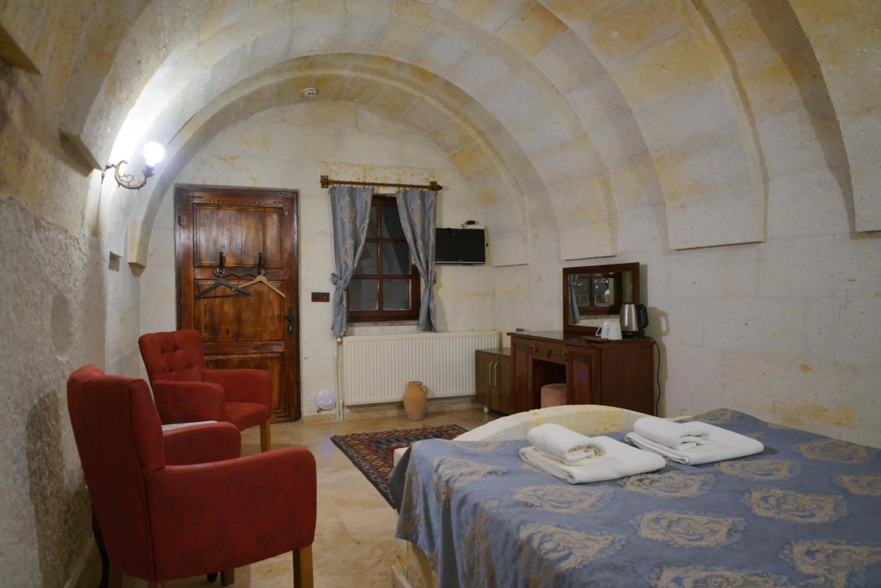 Photo of the whole room, Bed in Asteria Cave Hotel