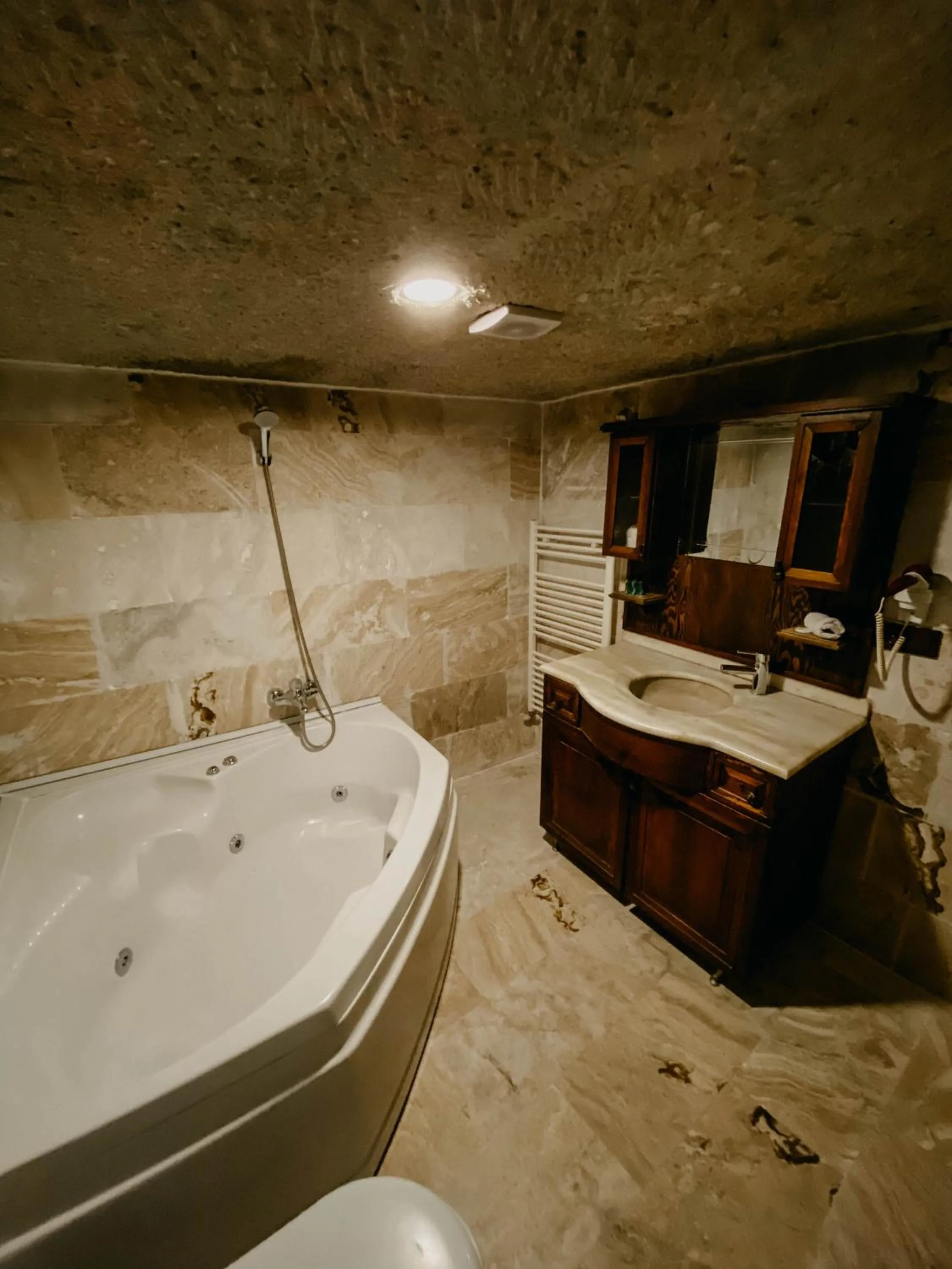 Hot Tub in Asteria Cave Hotel