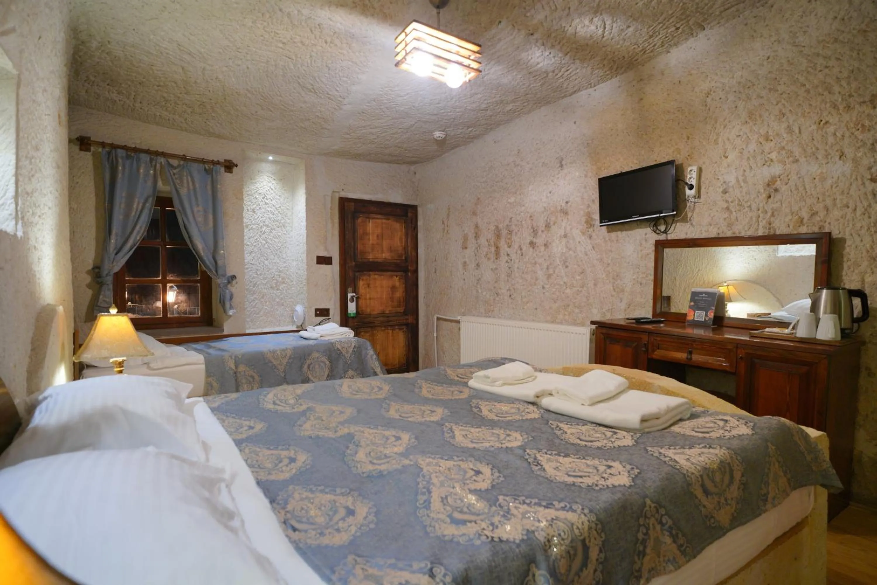 Photo of the whole room, Bed in Asteria Cave Hotel