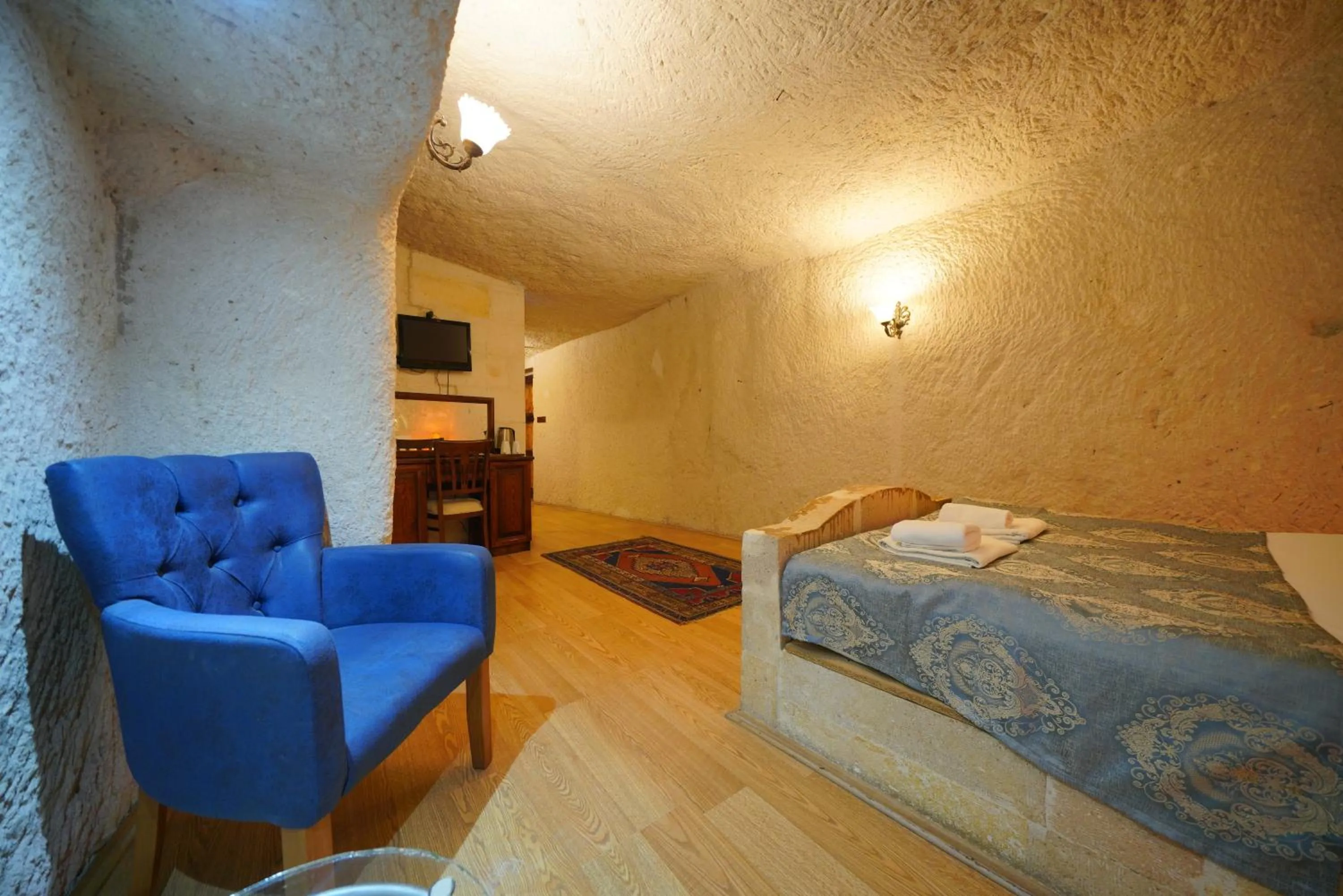 Photo of the whole room, Bed in Asteria Cave Hotel