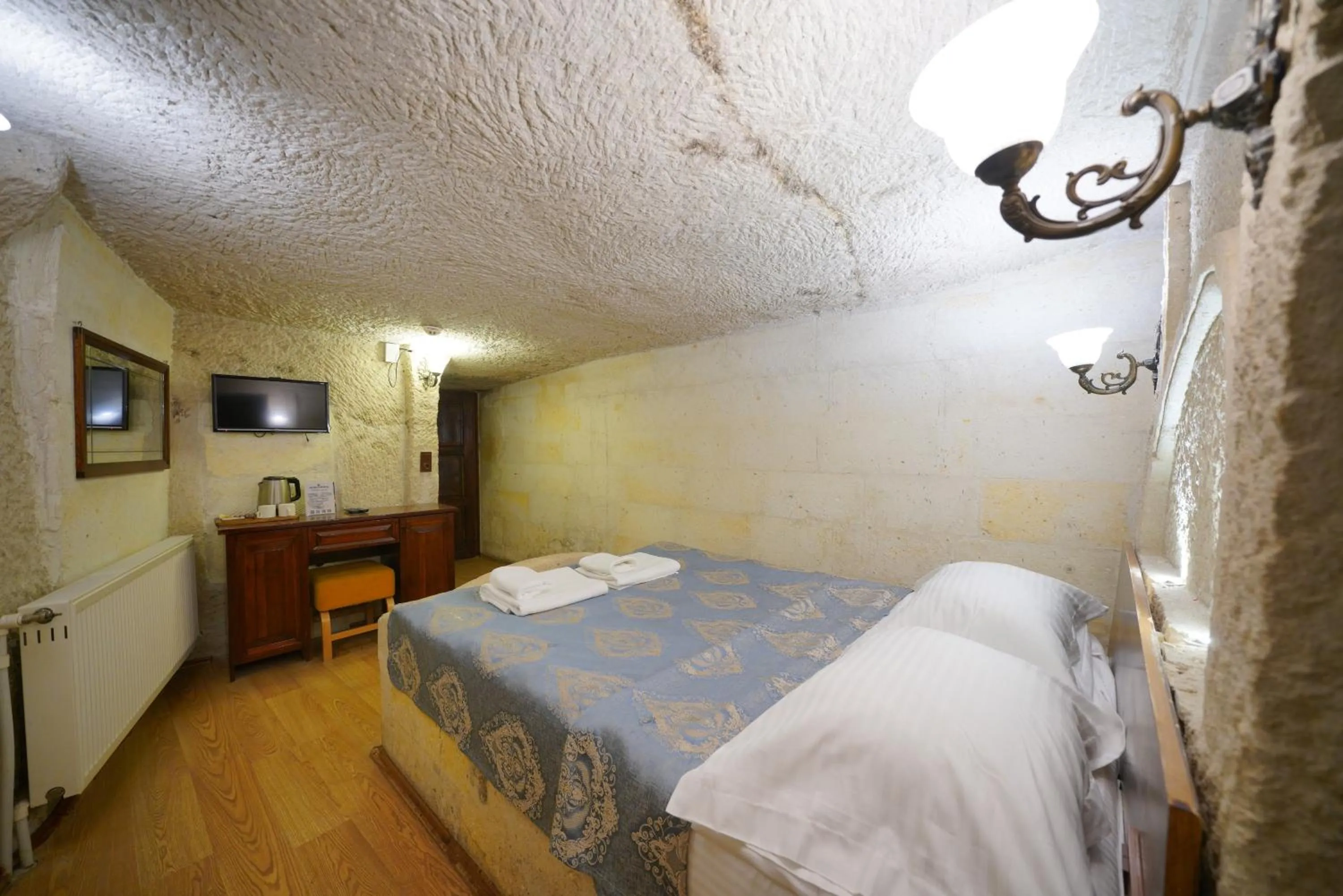 Photo of the whole room, Bed in Asteria Cave Hotel