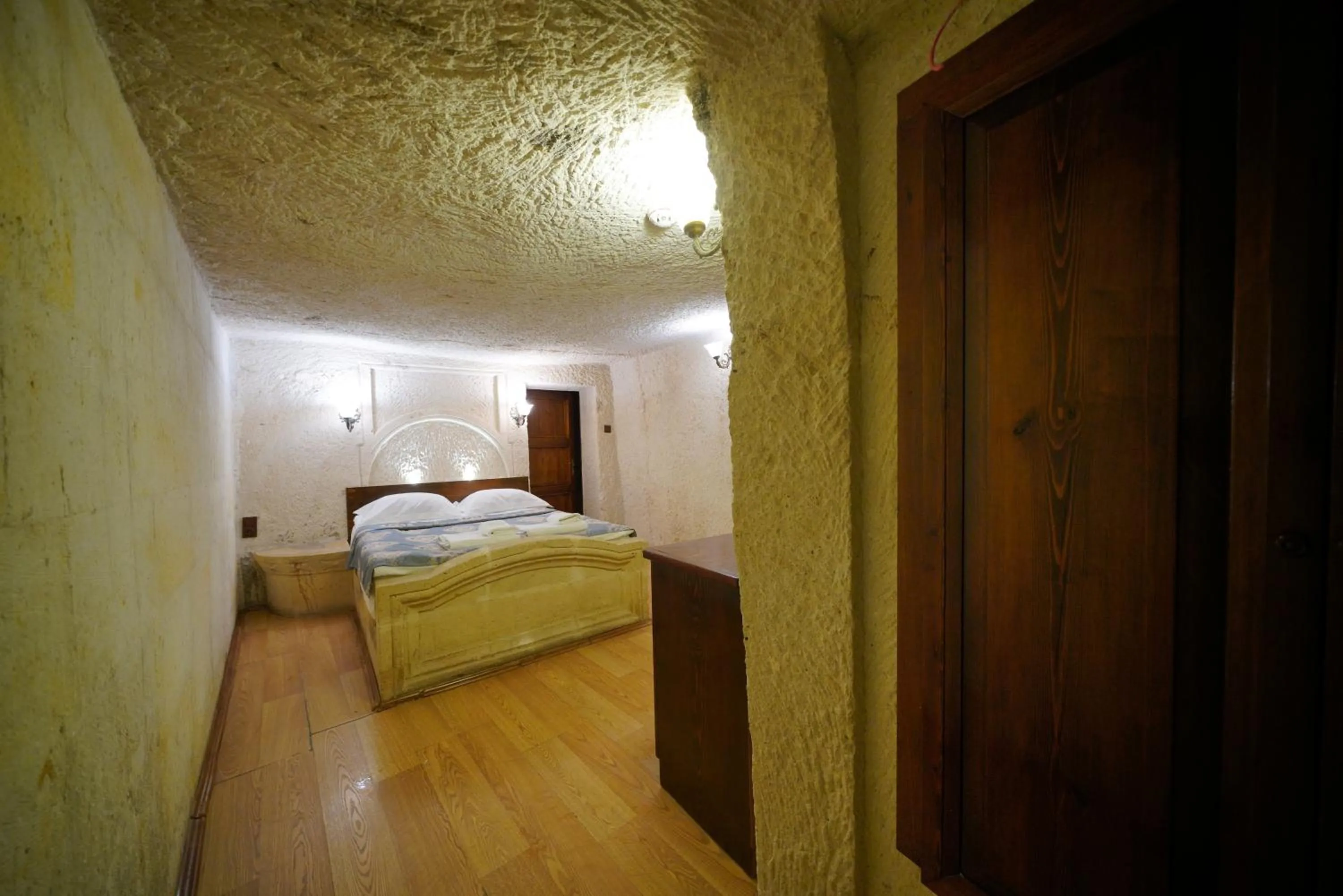 Photo of the whole room, Bed in Asteria Cave Hotel