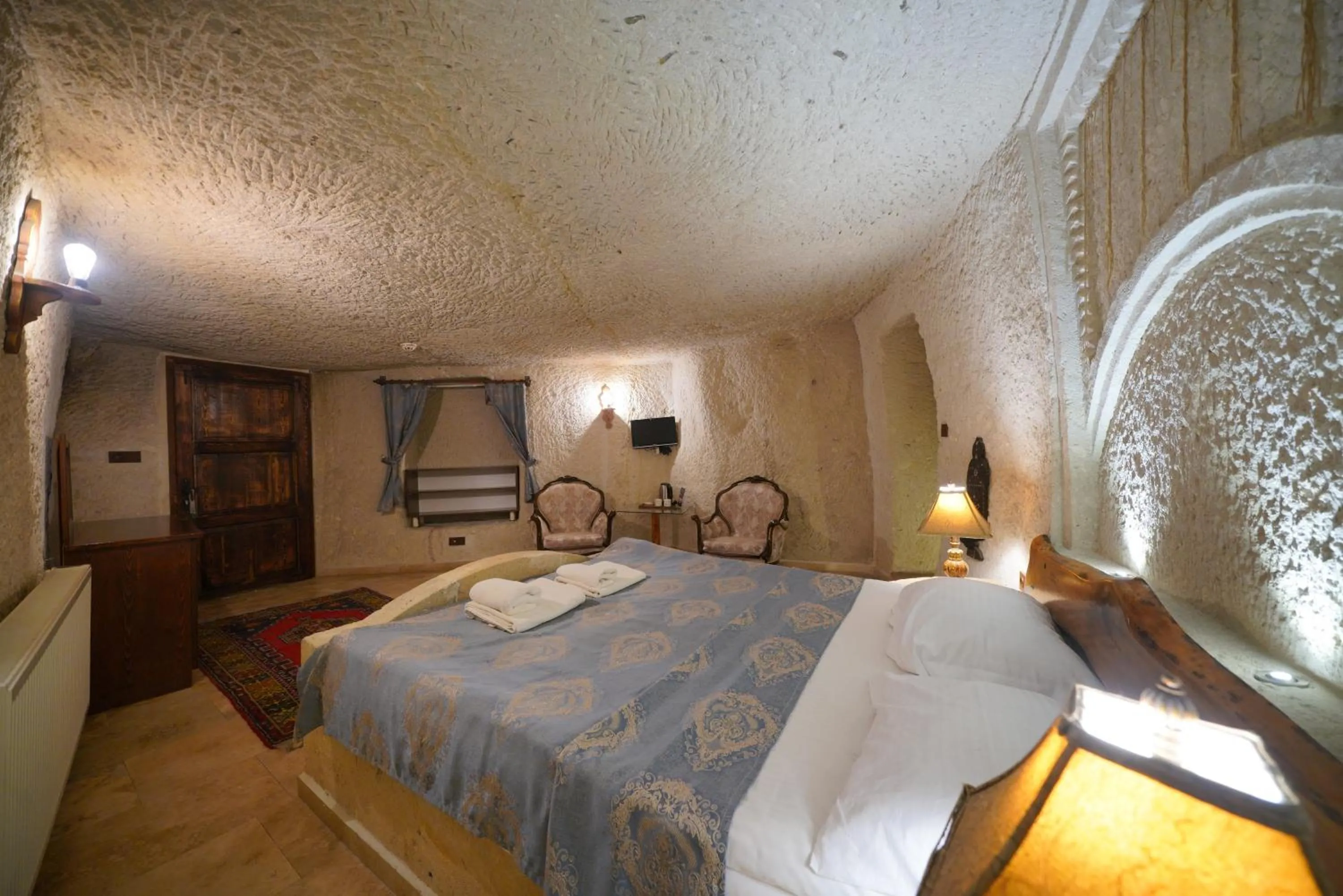 Photo of the whole room, Bed in Asteria Cave Hotel