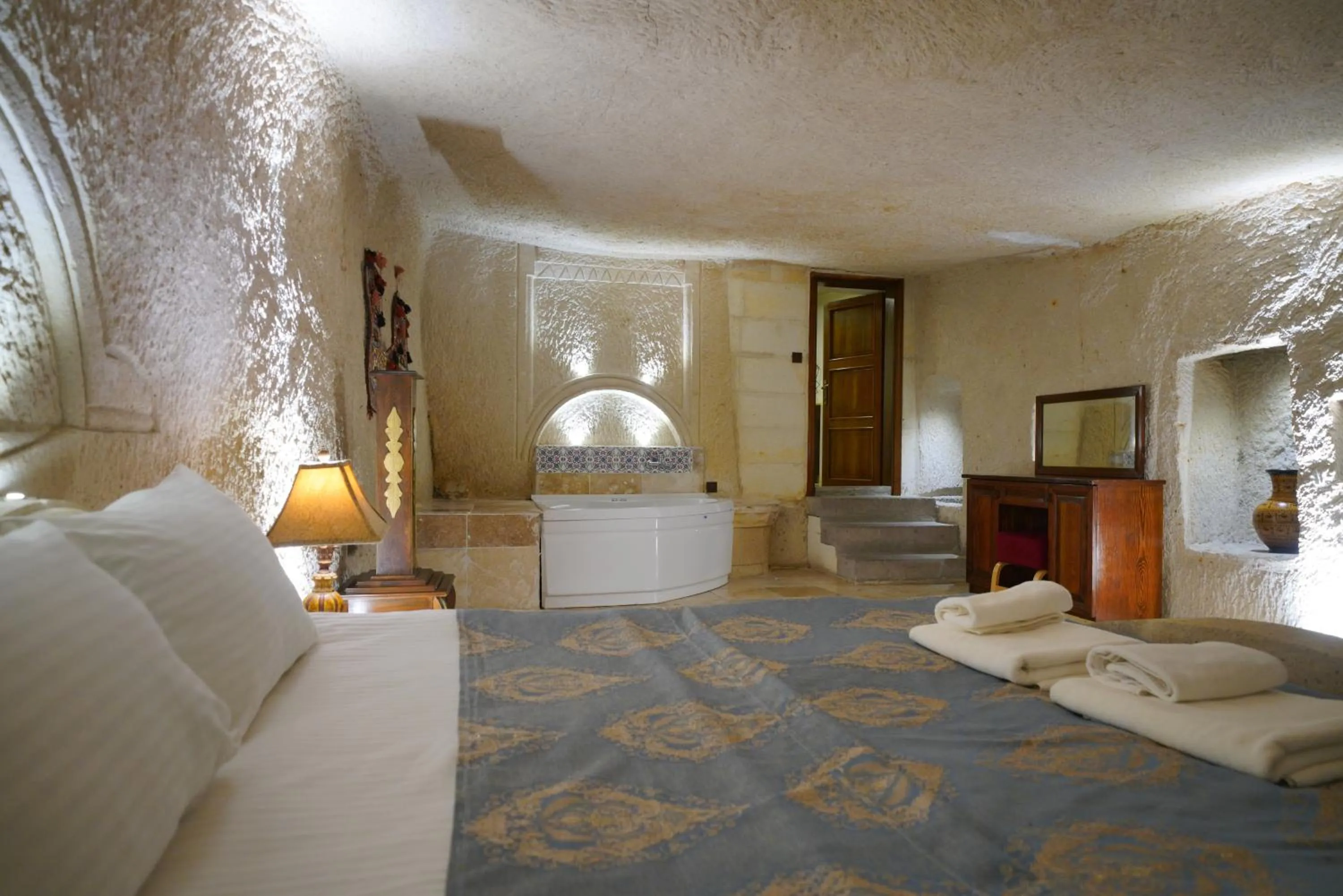 Photo of the whole room, Bed in Asteria Cave Hotel