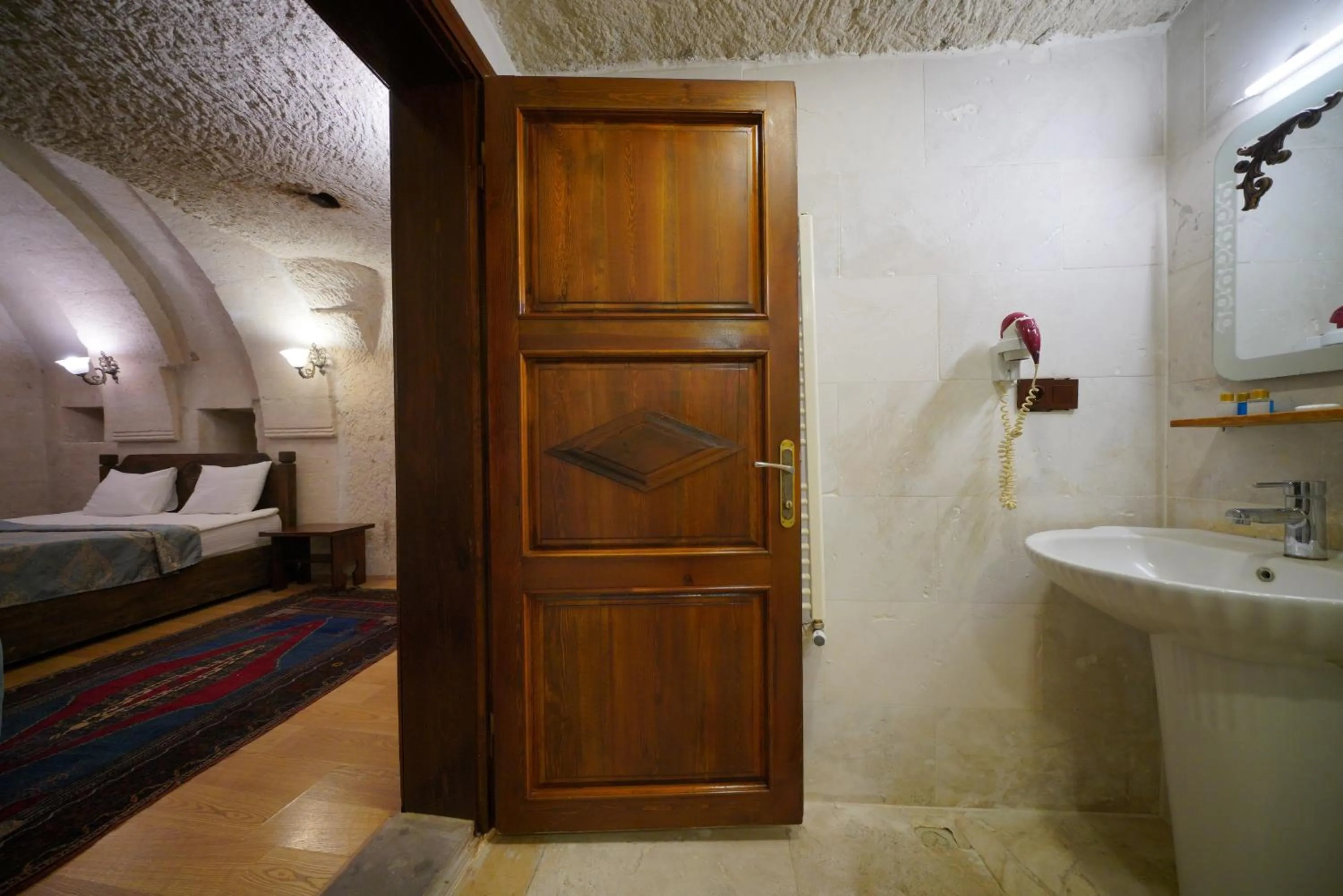 Bathroom, Bed in Asteria Cave Hotel