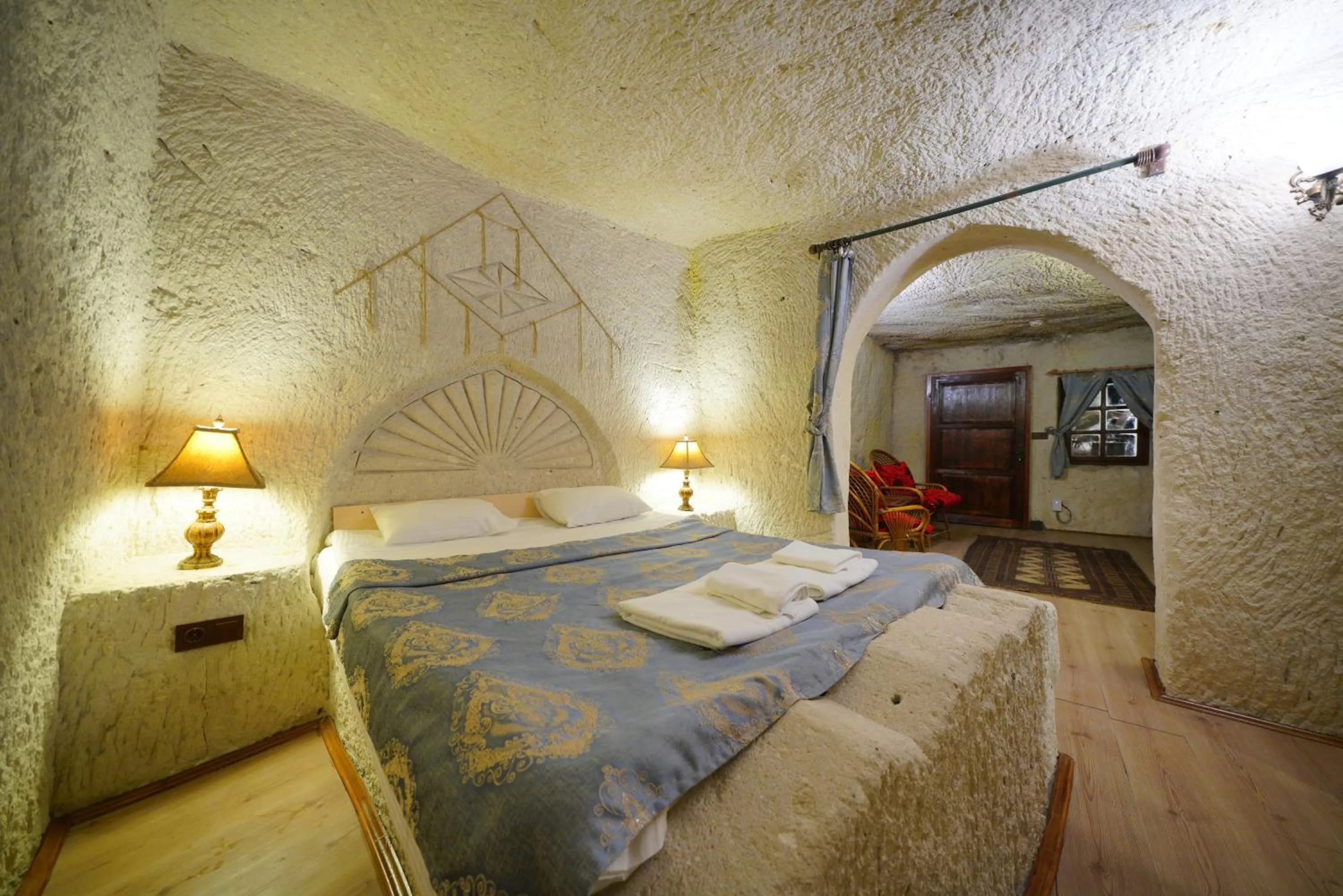 Photo of the whole room, Bed in Asteria Cave Hotel