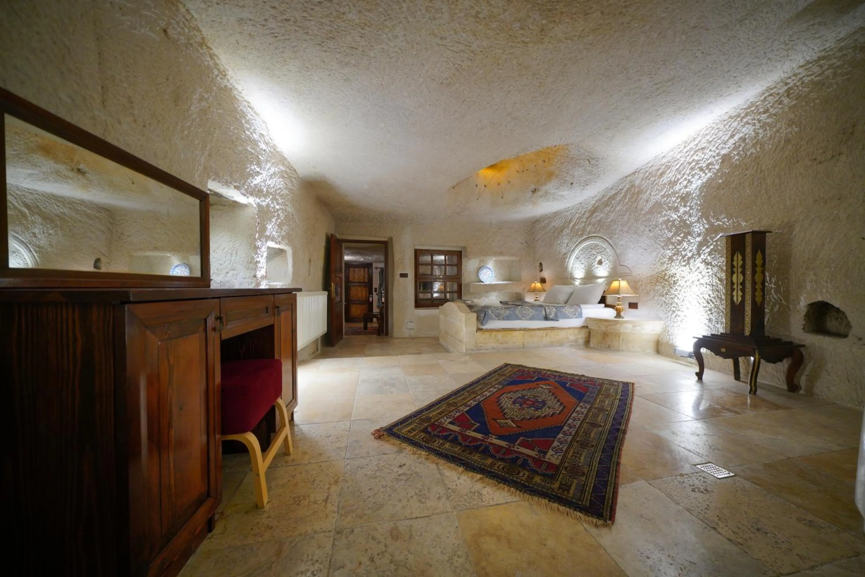 Hot Tub, Bed in Asteria Cave Hotel