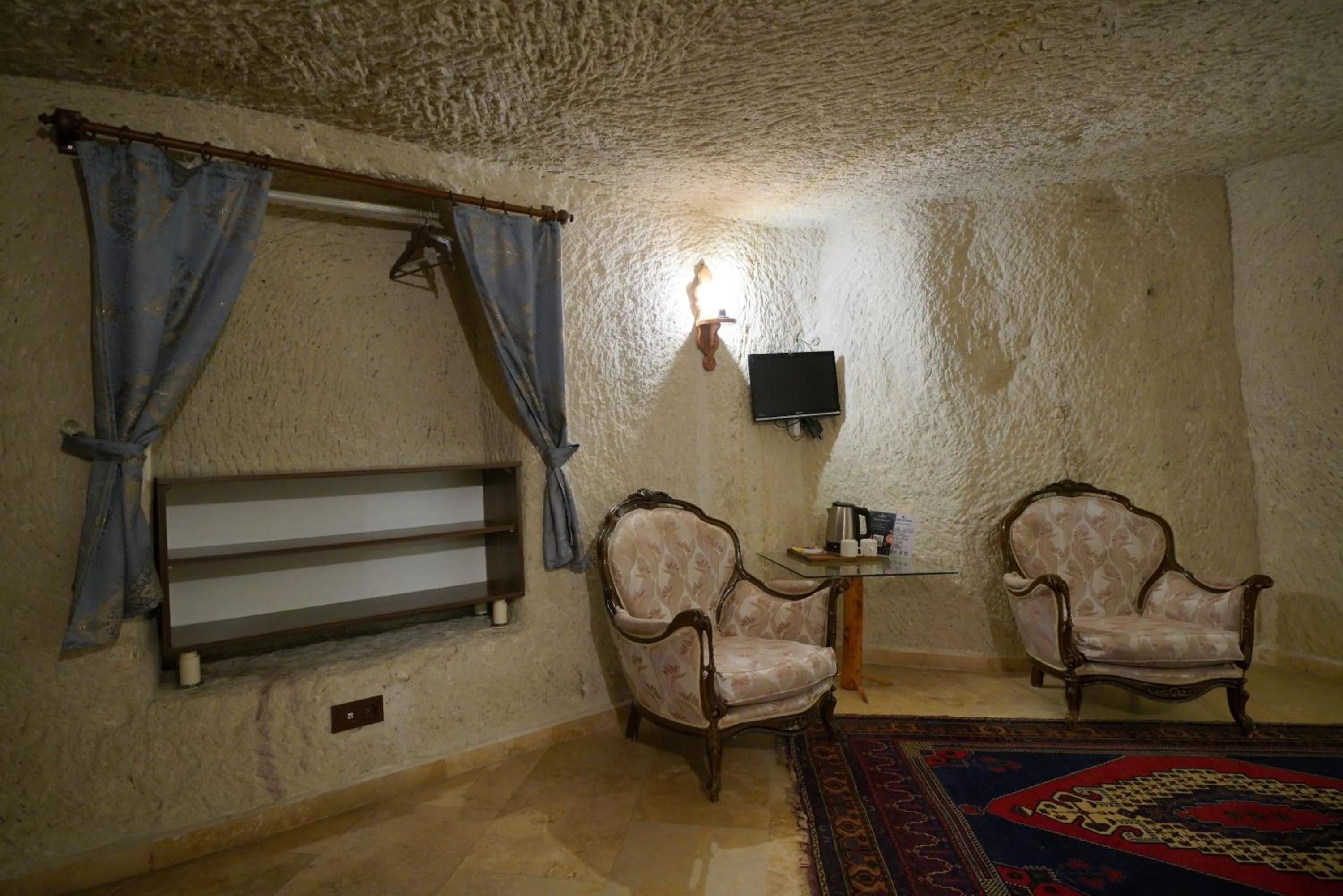 Living room in Asteria Cave Hotel