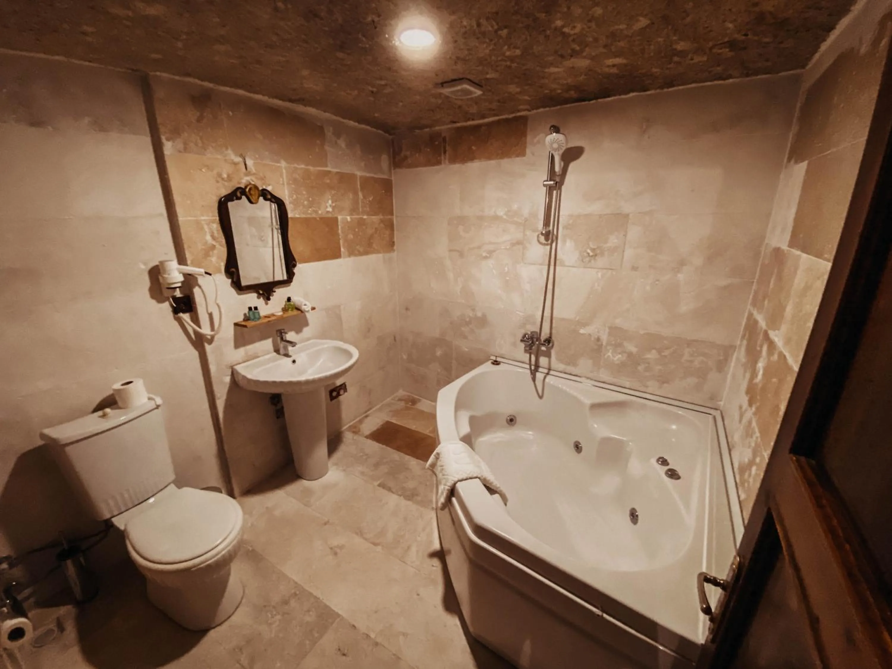 Hot Tub in Asteria Cave Hotel