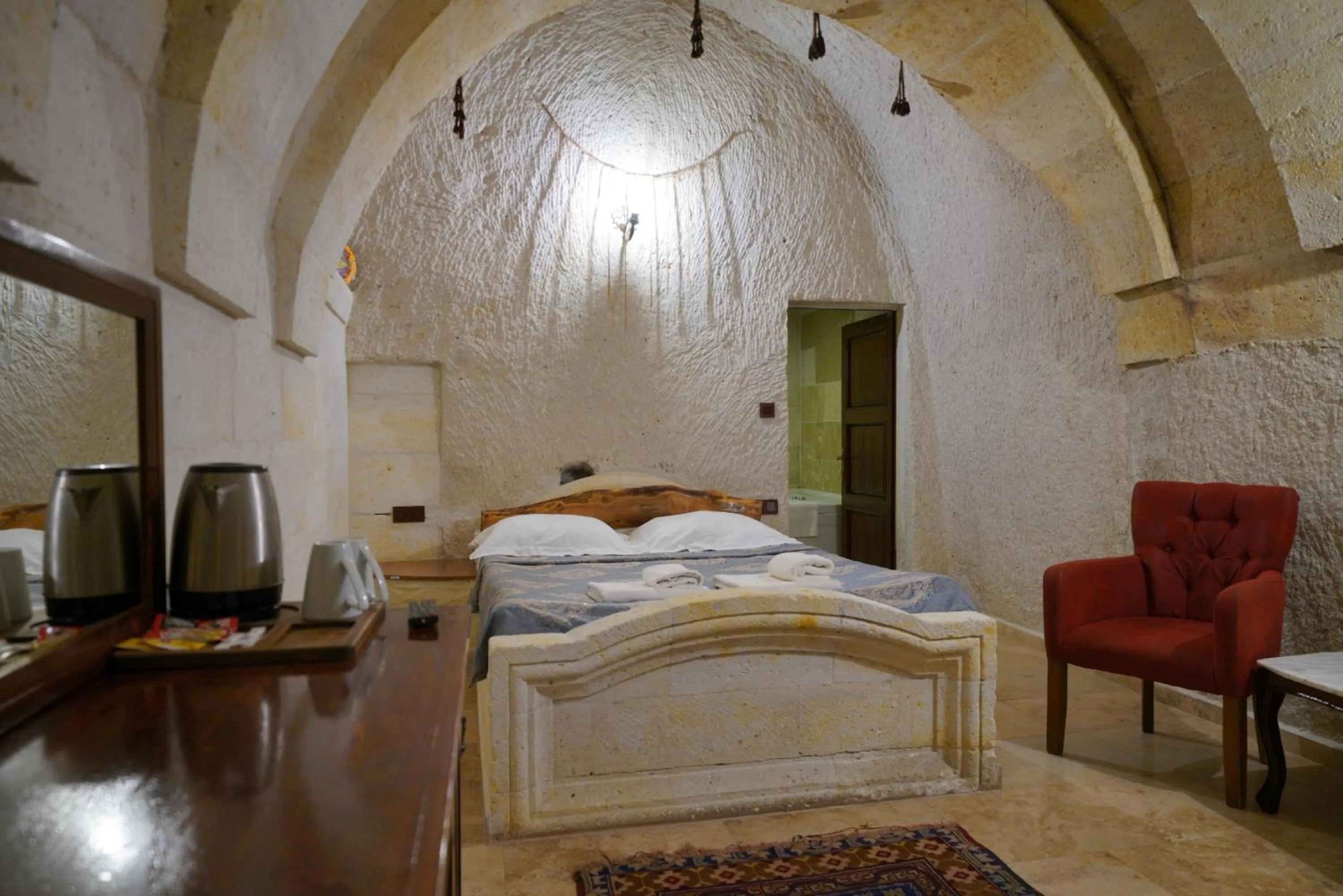 Coffee/tea facilities, Bed in Asteria Cave Hotel