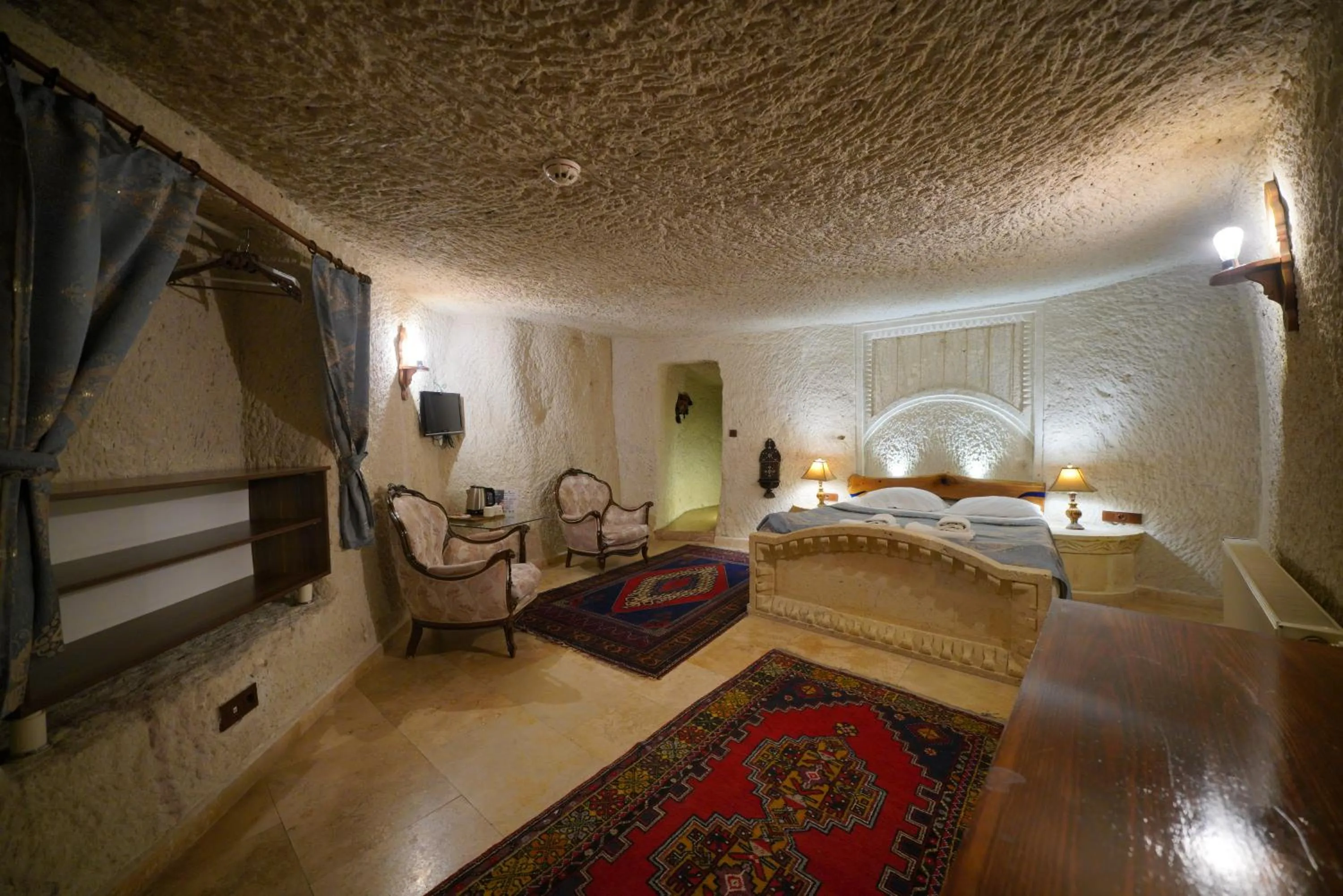 Photo of the whole room, Bed in Asteria Cave Hotel