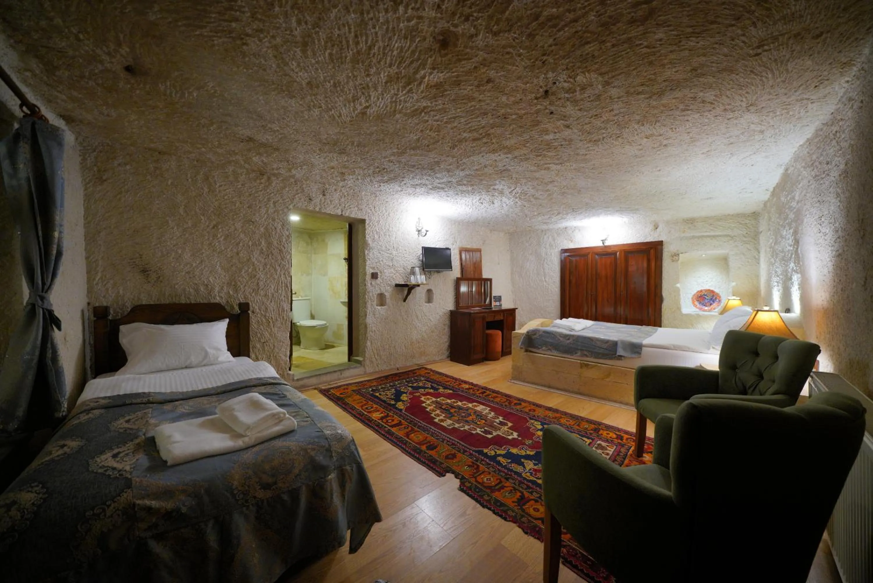 Photo of the whole room, Bed in Asteria Cave Hotel