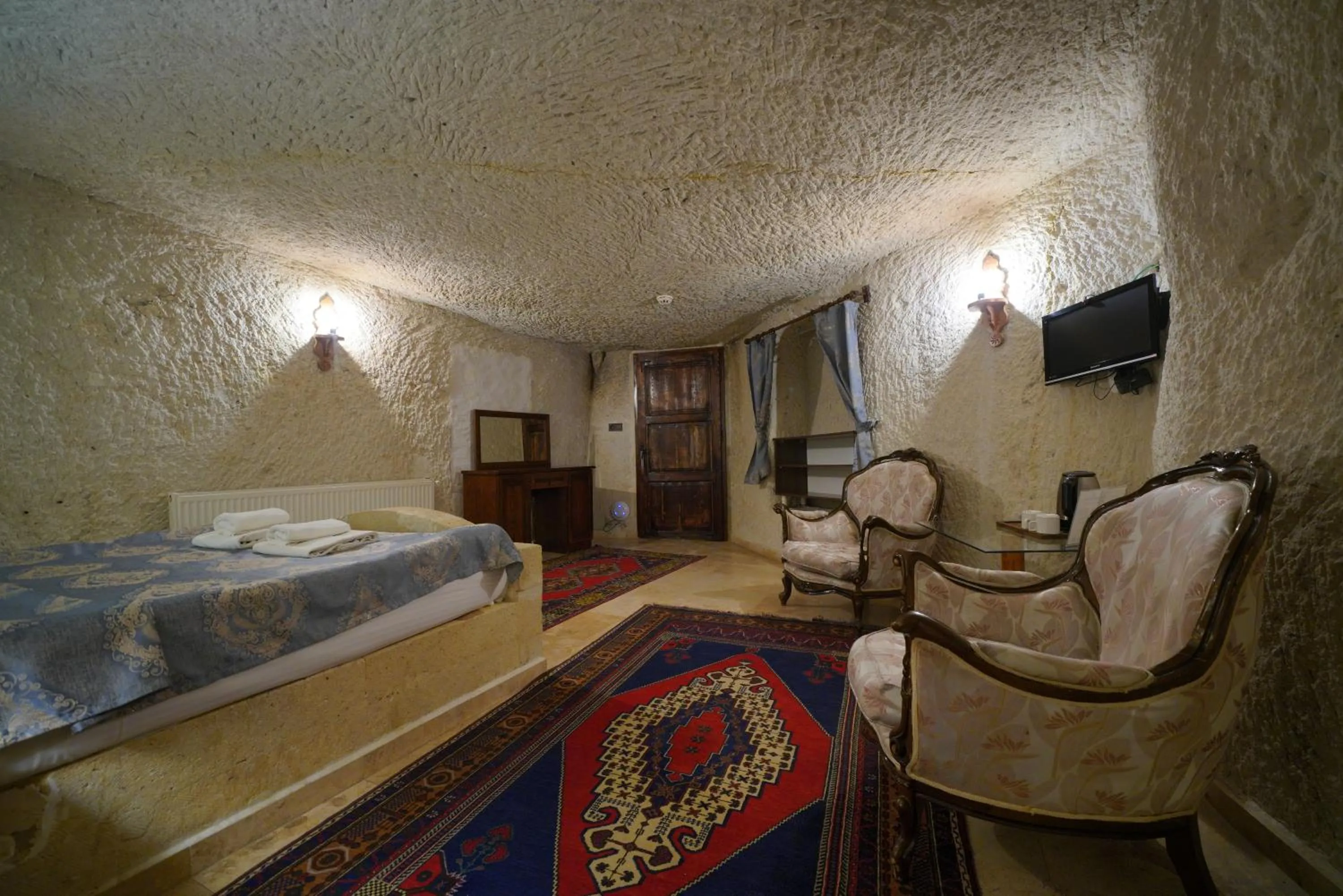 Photo of the whole room, Bed in Asteria Cave Hotel