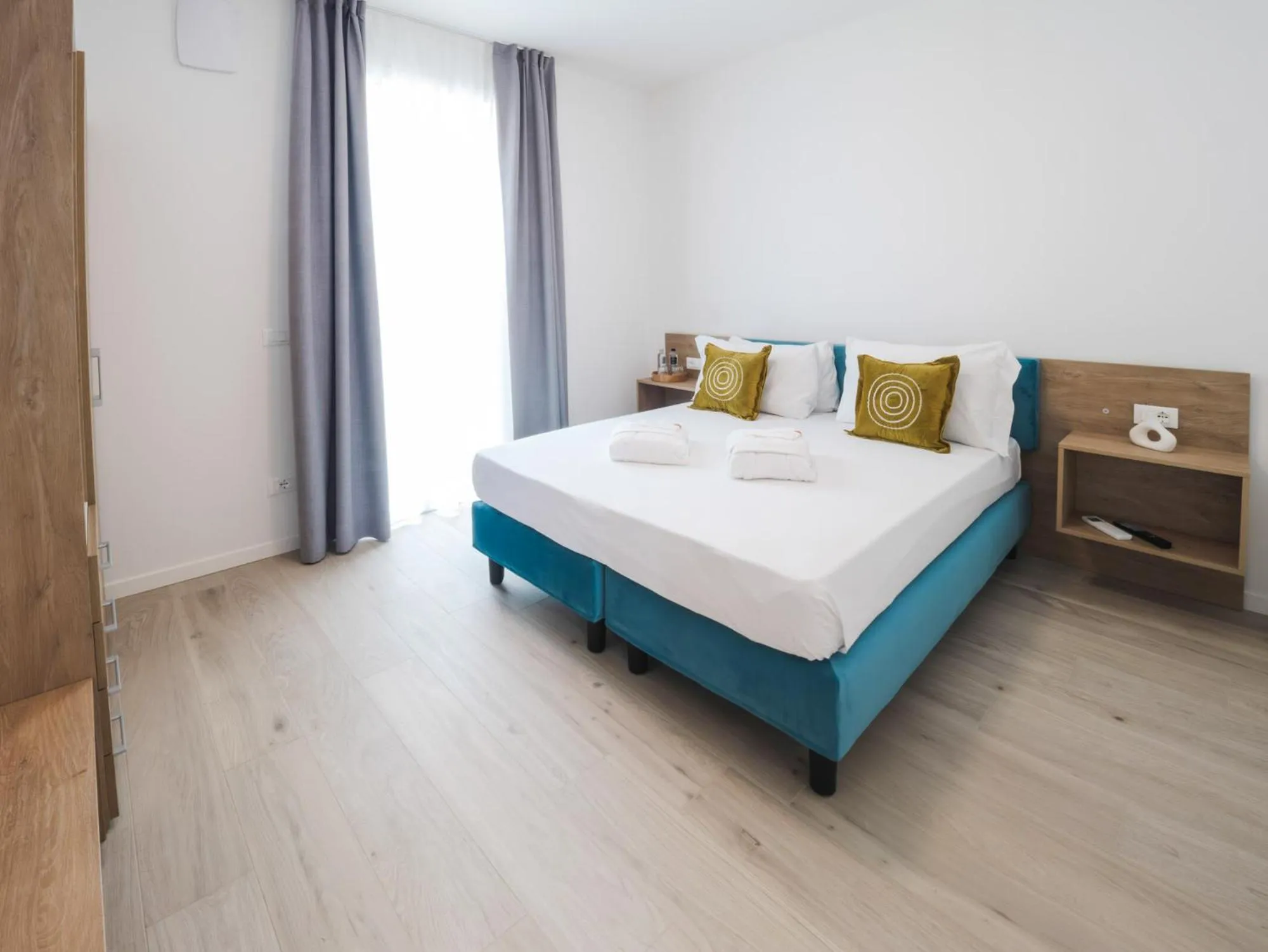 Bedroom, Bed in Club del Sole Desenzano Boutique Resort