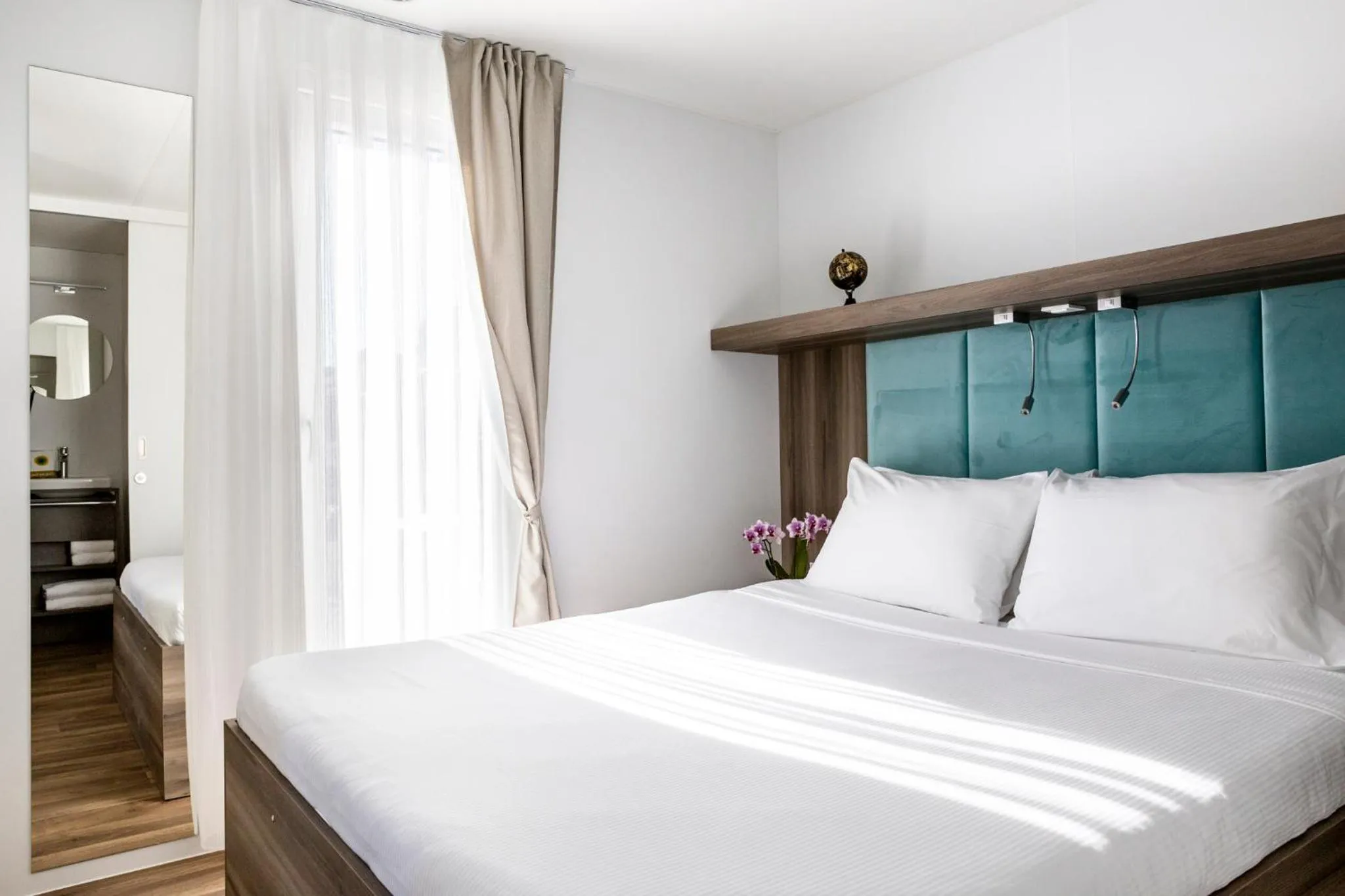 Bedroom, Bed in Club del Sole Desenzano Boutique Resort