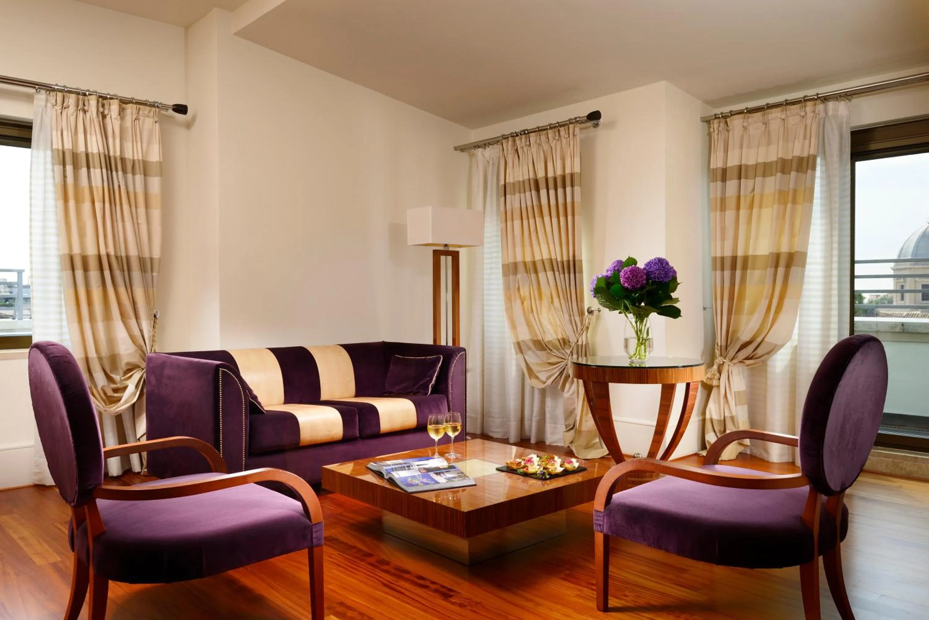 Seating area in UNA Hotels Decò Roma