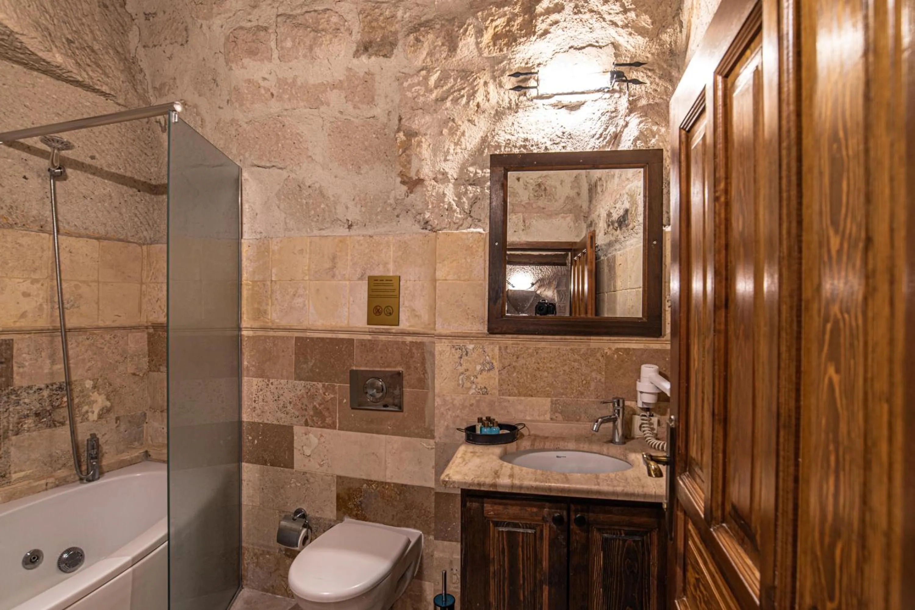 Shower in Dervish Cave House & Restaurant