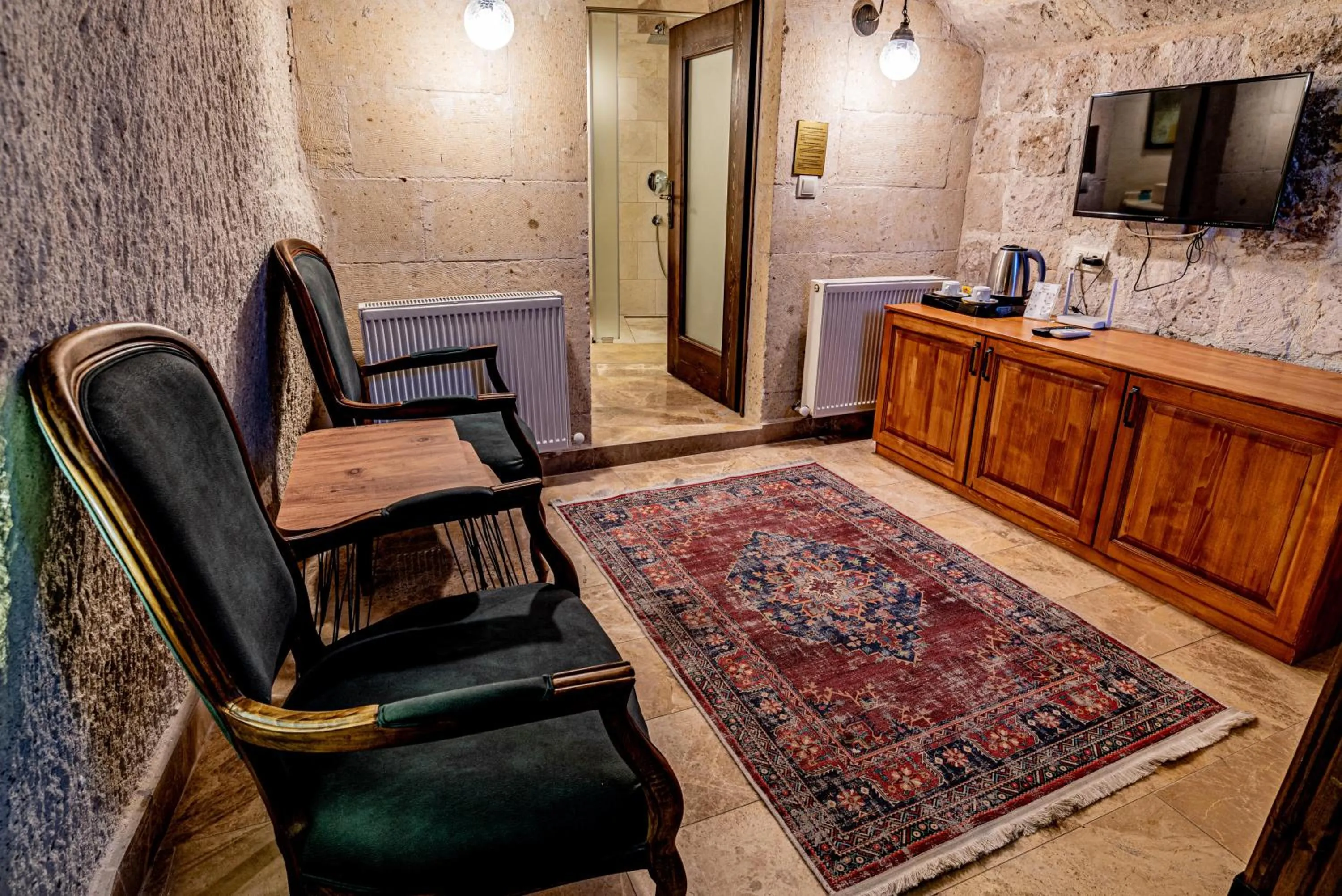 TV and multimedia in Dervish Cave House & Restaurant