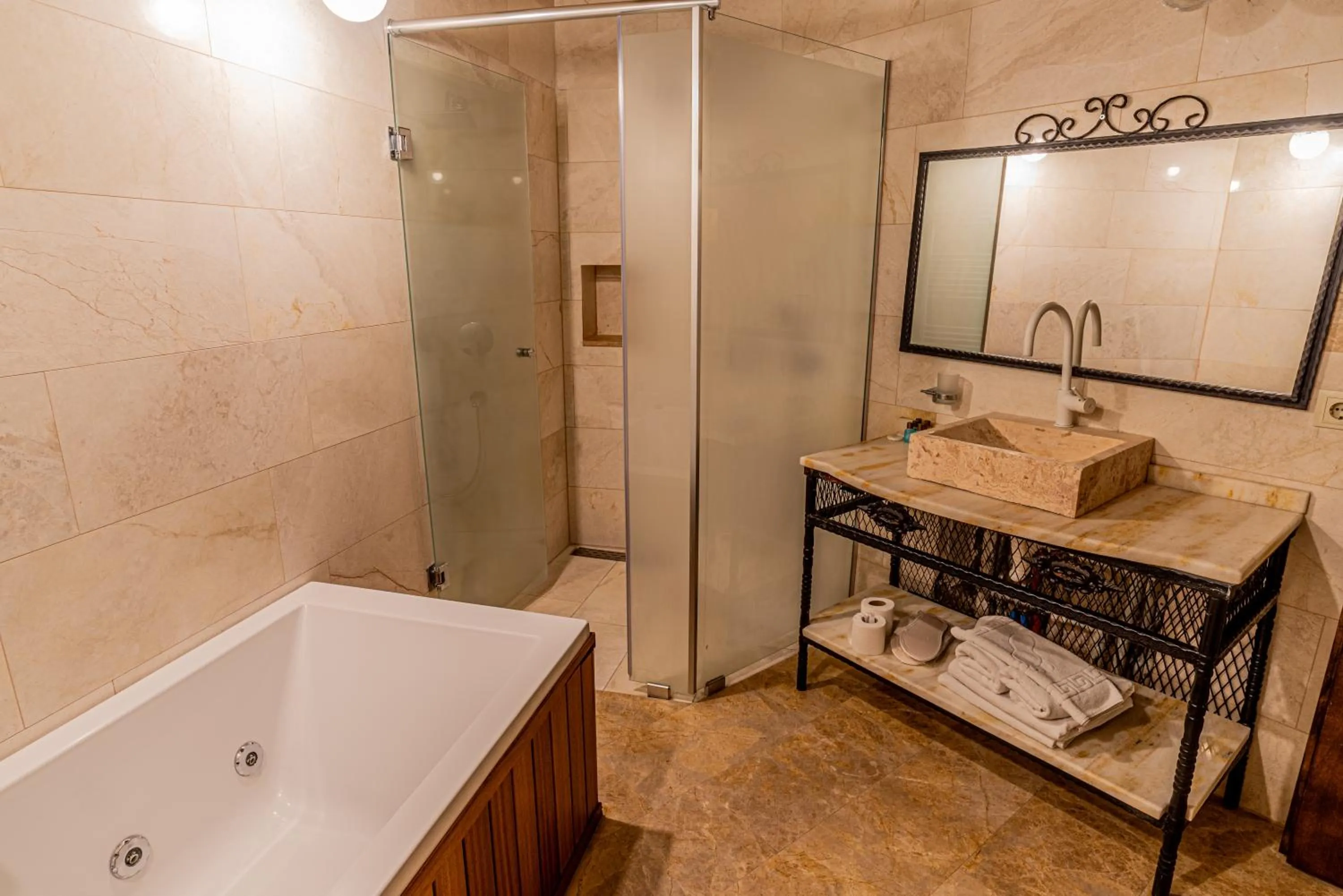 Shower in Dervish Cave House & Restaurant