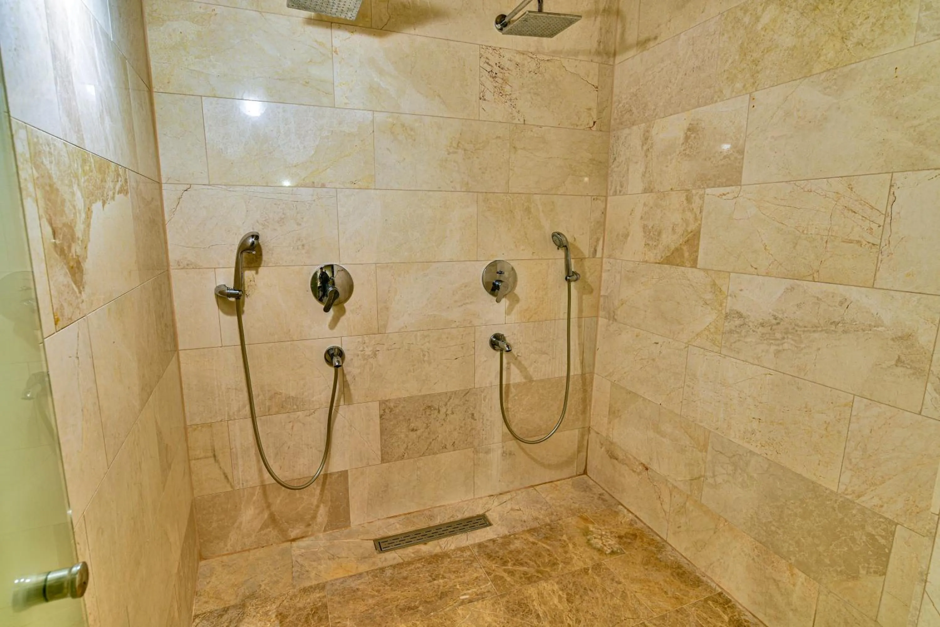 Shower in Dervish Cave House & Restaurant