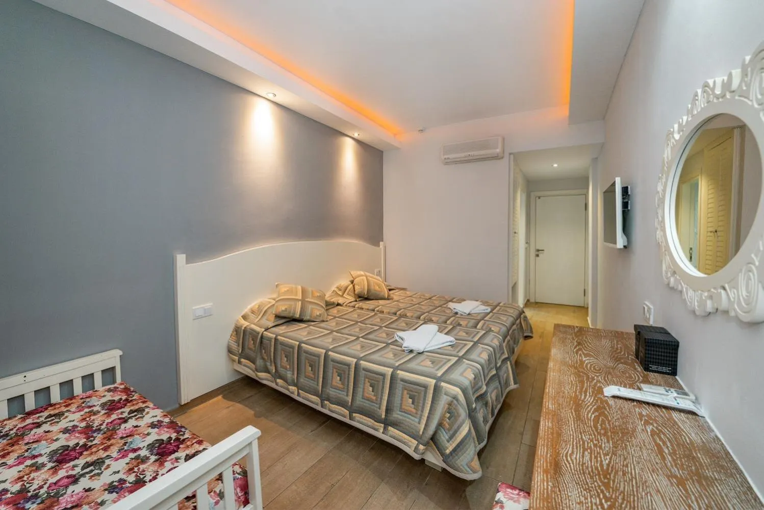 Photo of the whole room in Majestic Hotel