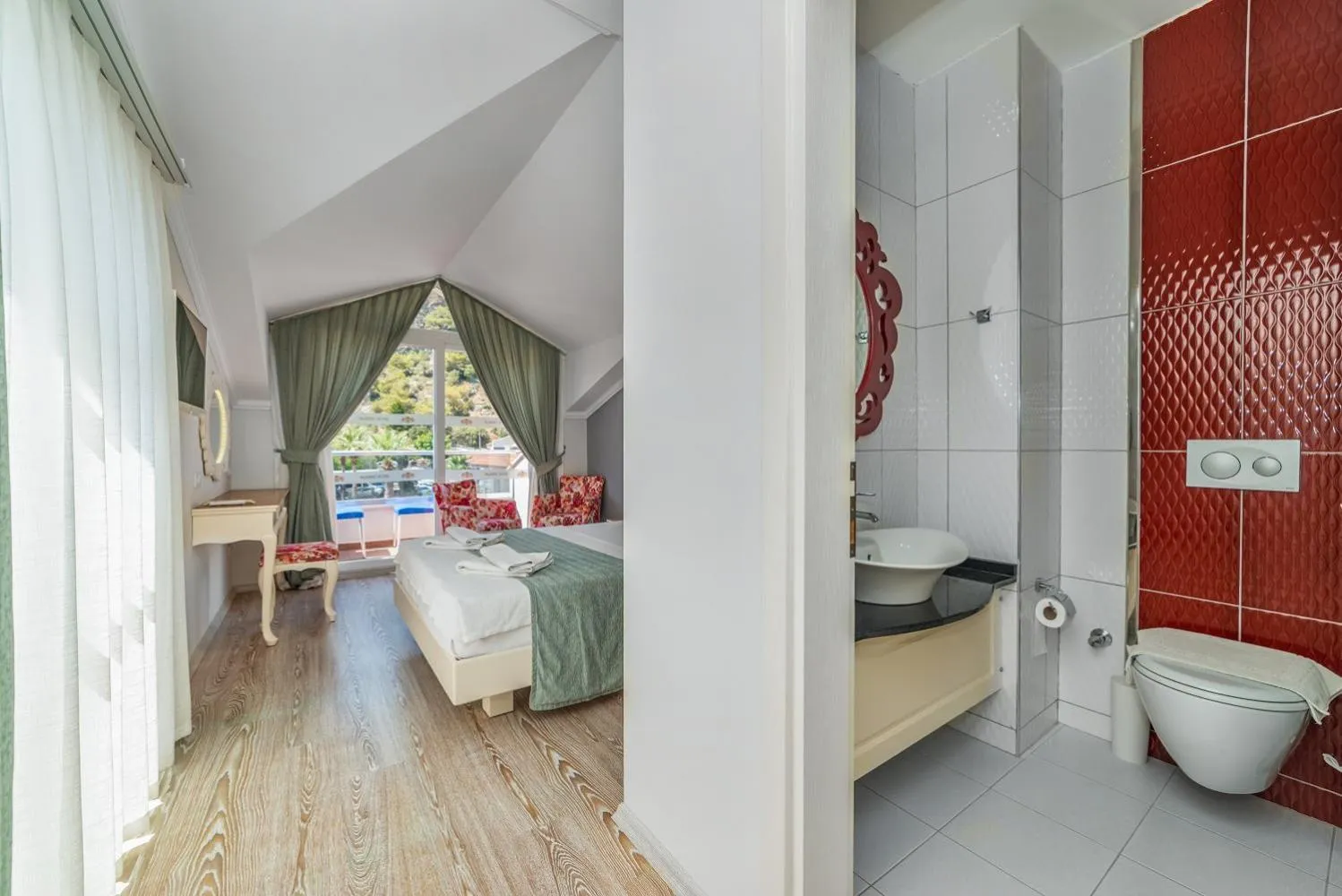 Toilet in Majestic Hotel