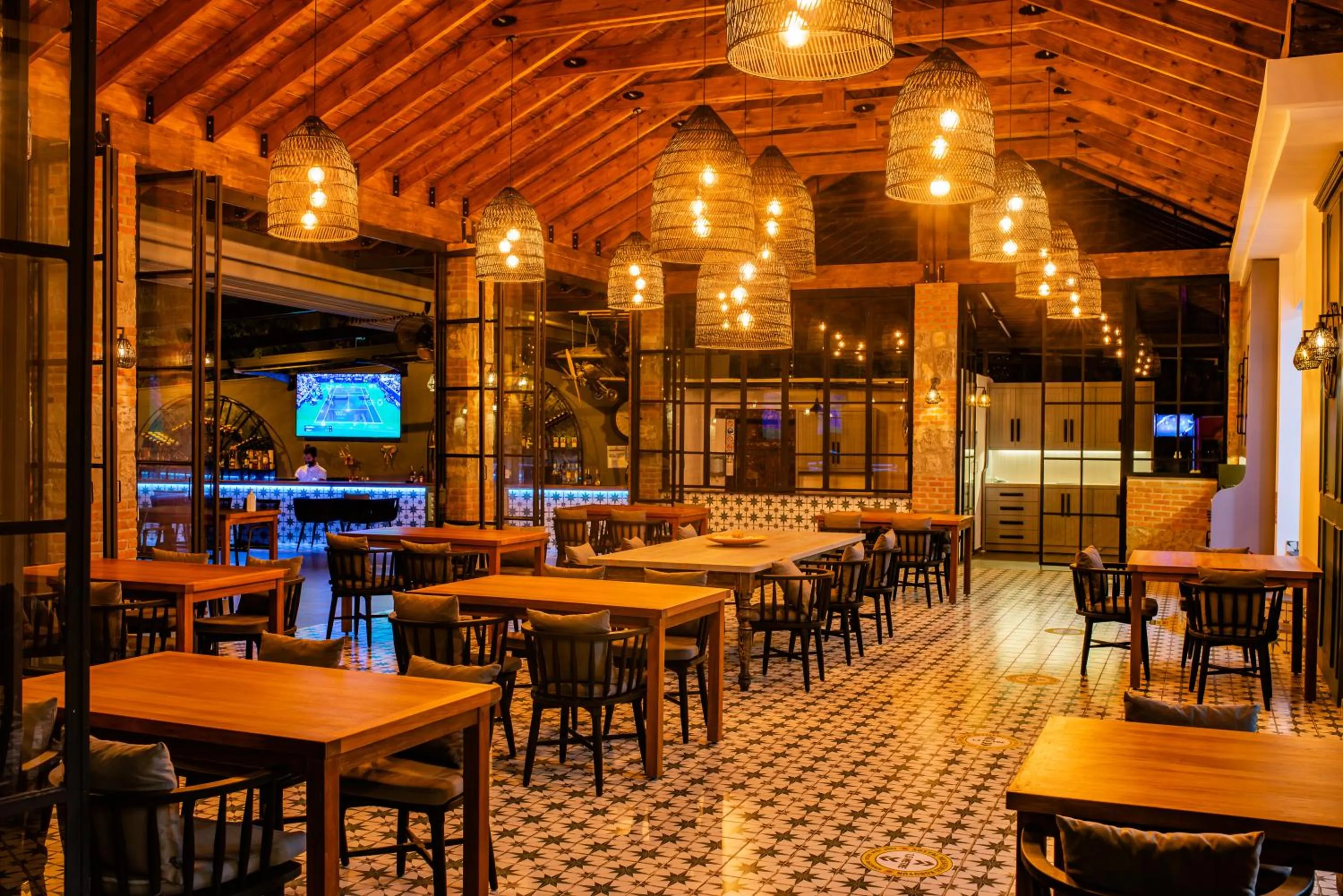 Restaurant/places to eat in Majestic Hotel