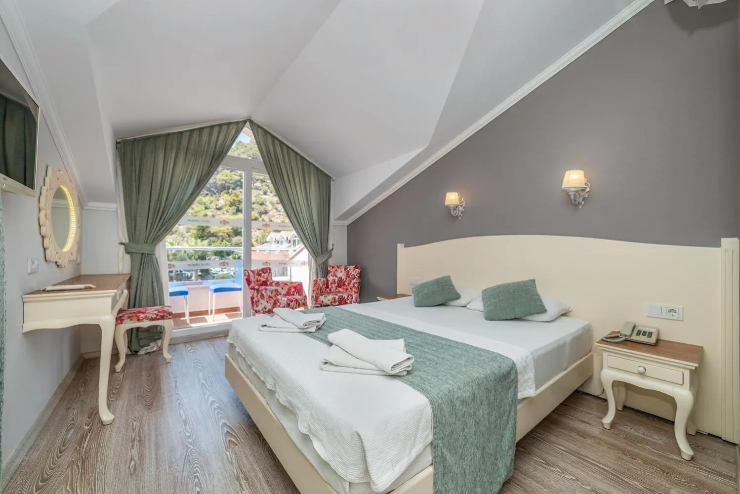 Balcony/Terrace in Majestic Hotel