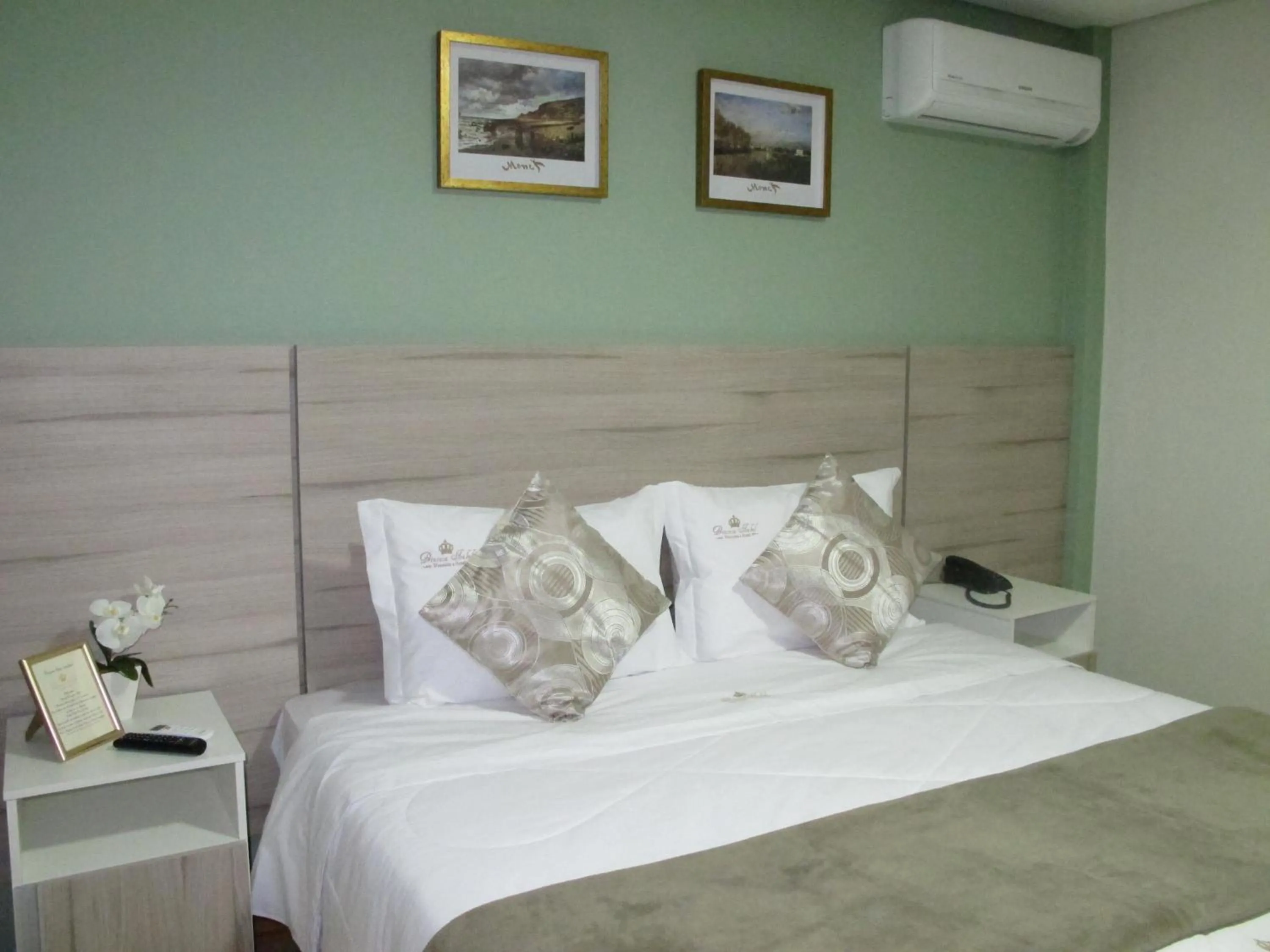 Bedroom, Bed in Hotel & Pousada Princesa Isabel Rua Teresa