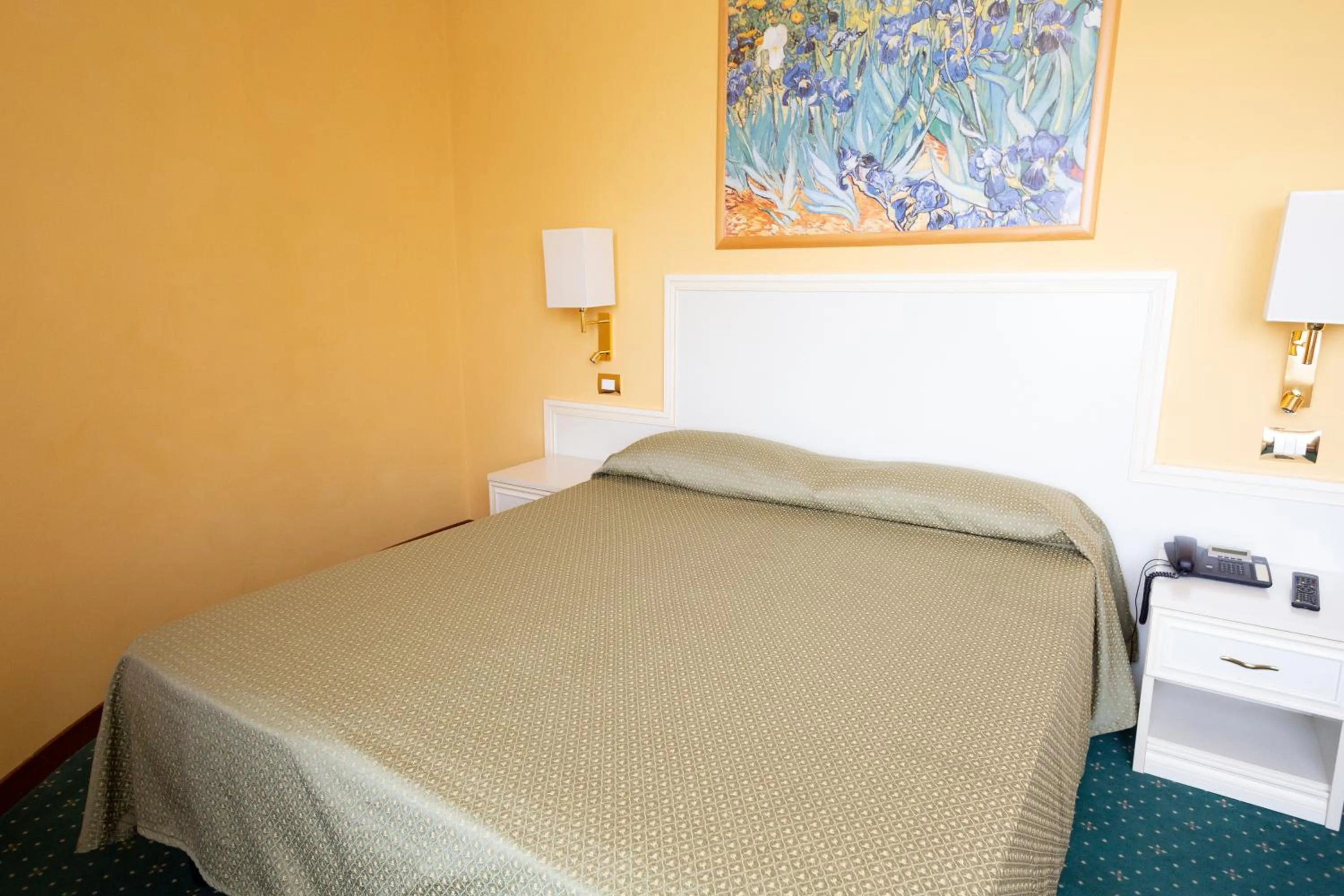 Photo of the whole room, Bed in Cervara Park Hotel