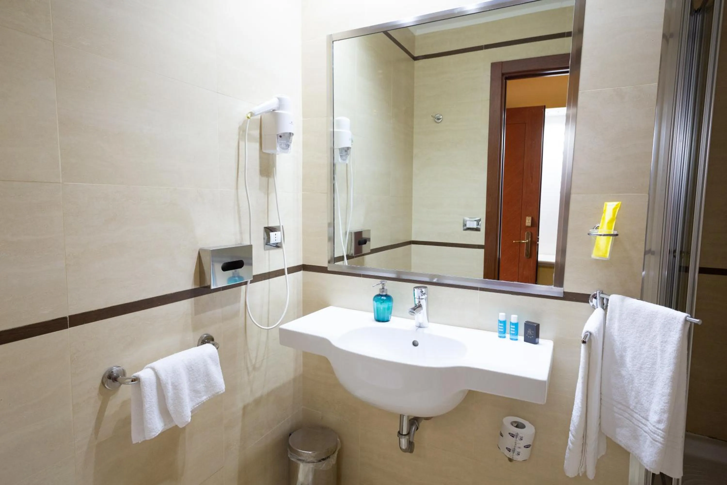 Bathroom in Cervara Park Hotel