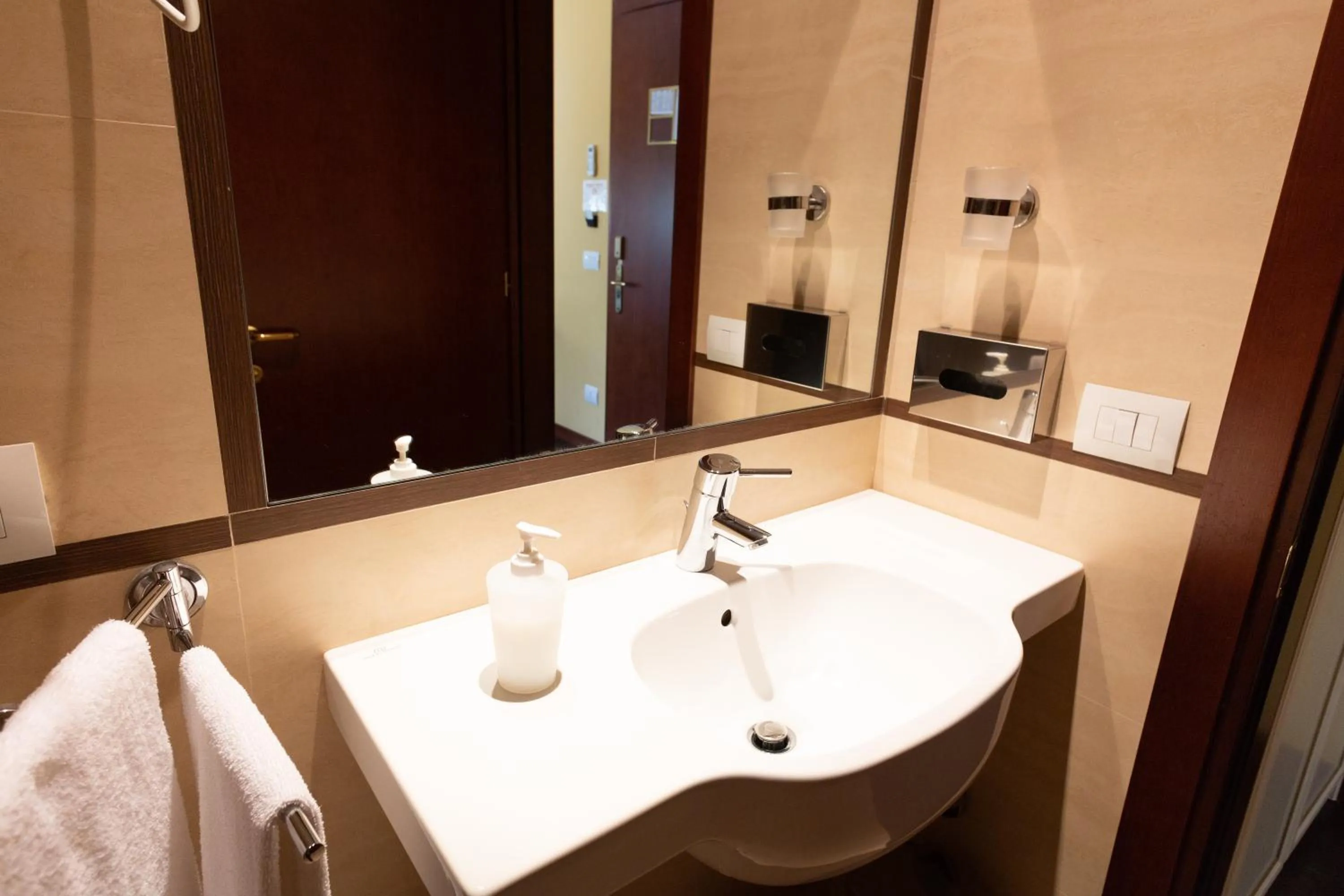 Bathroom in Cervara Park Hotel