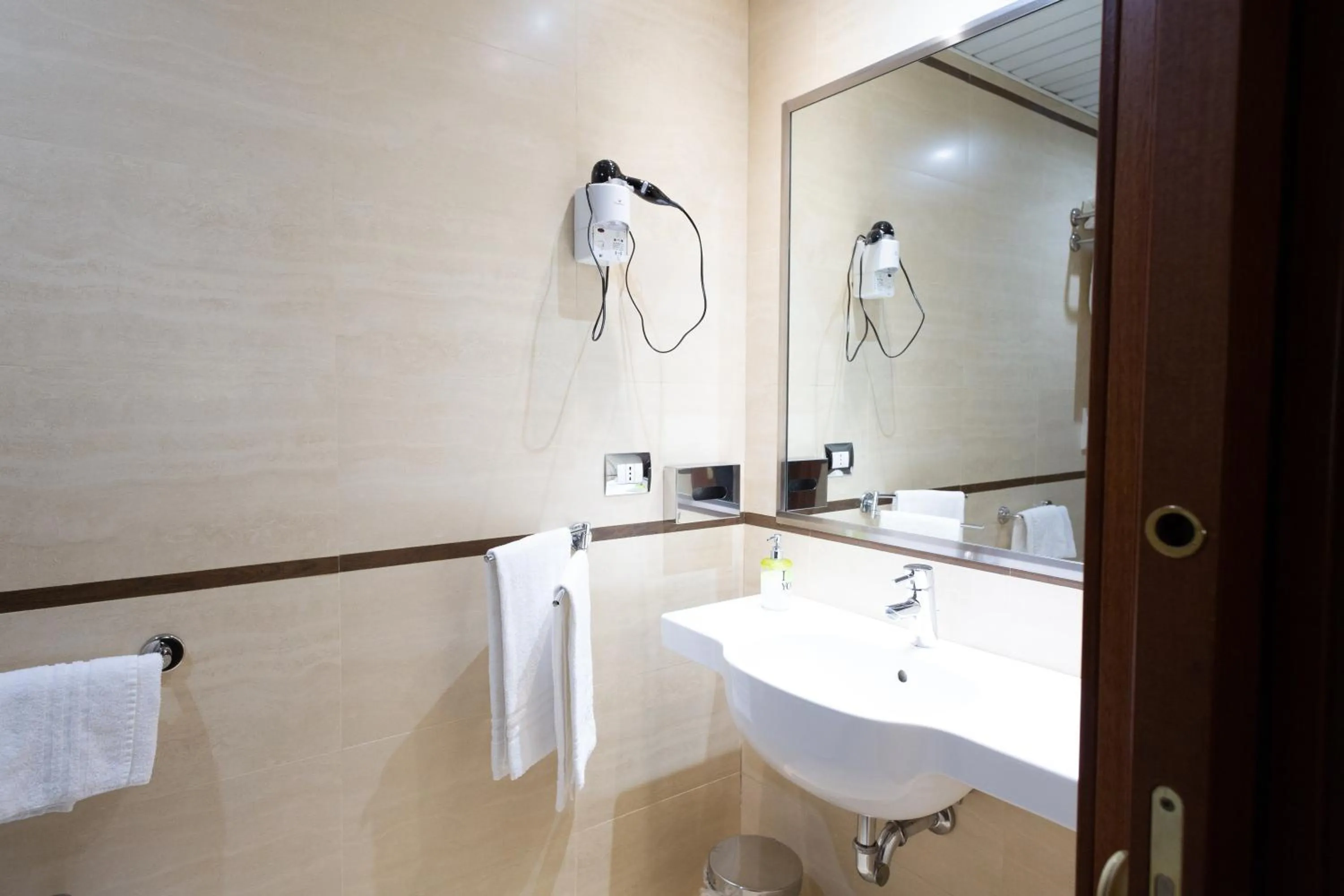 Bathroom in Cervara Park Hotel