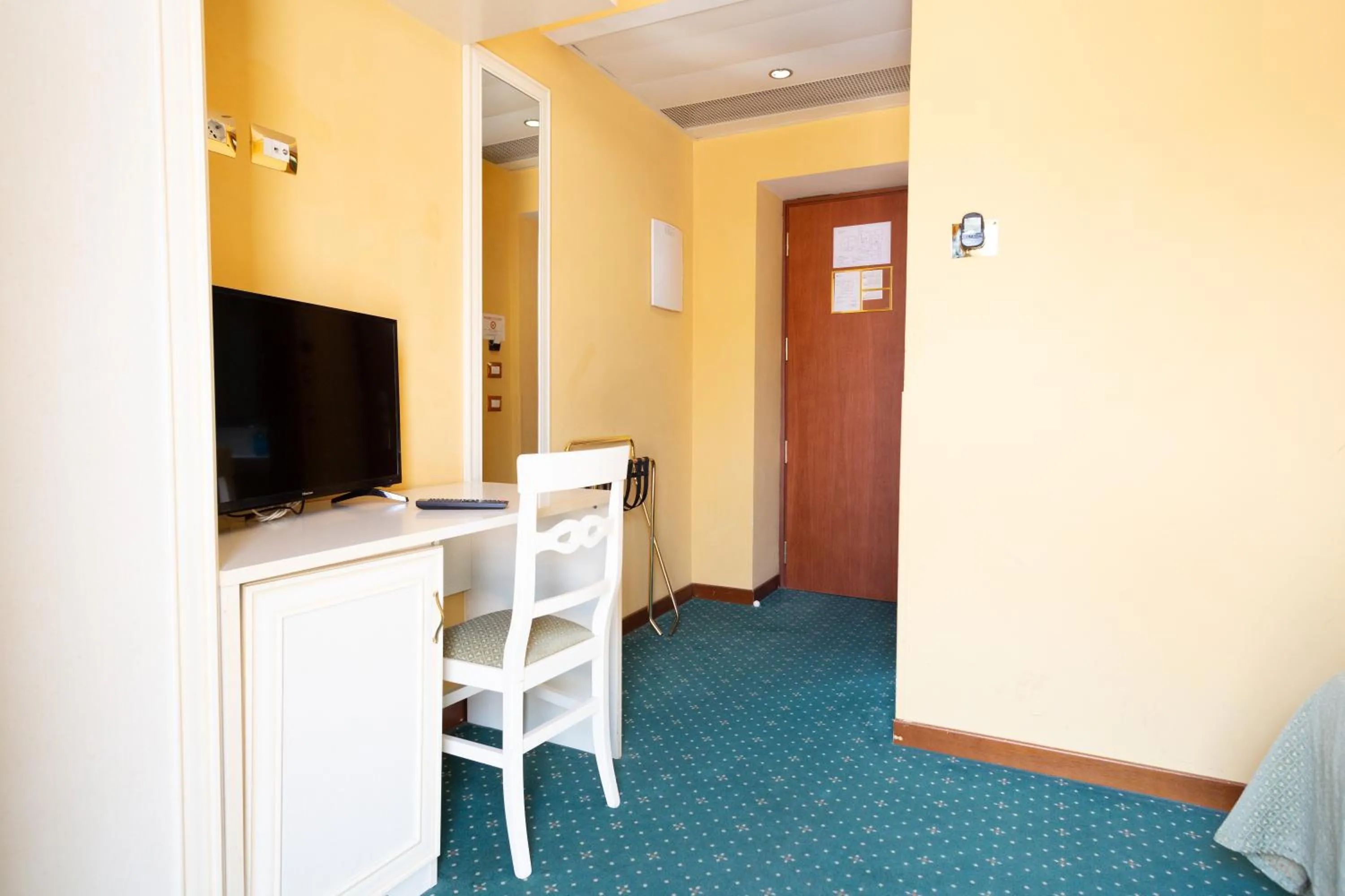 TV and multimedia in Cervara Park Hotel