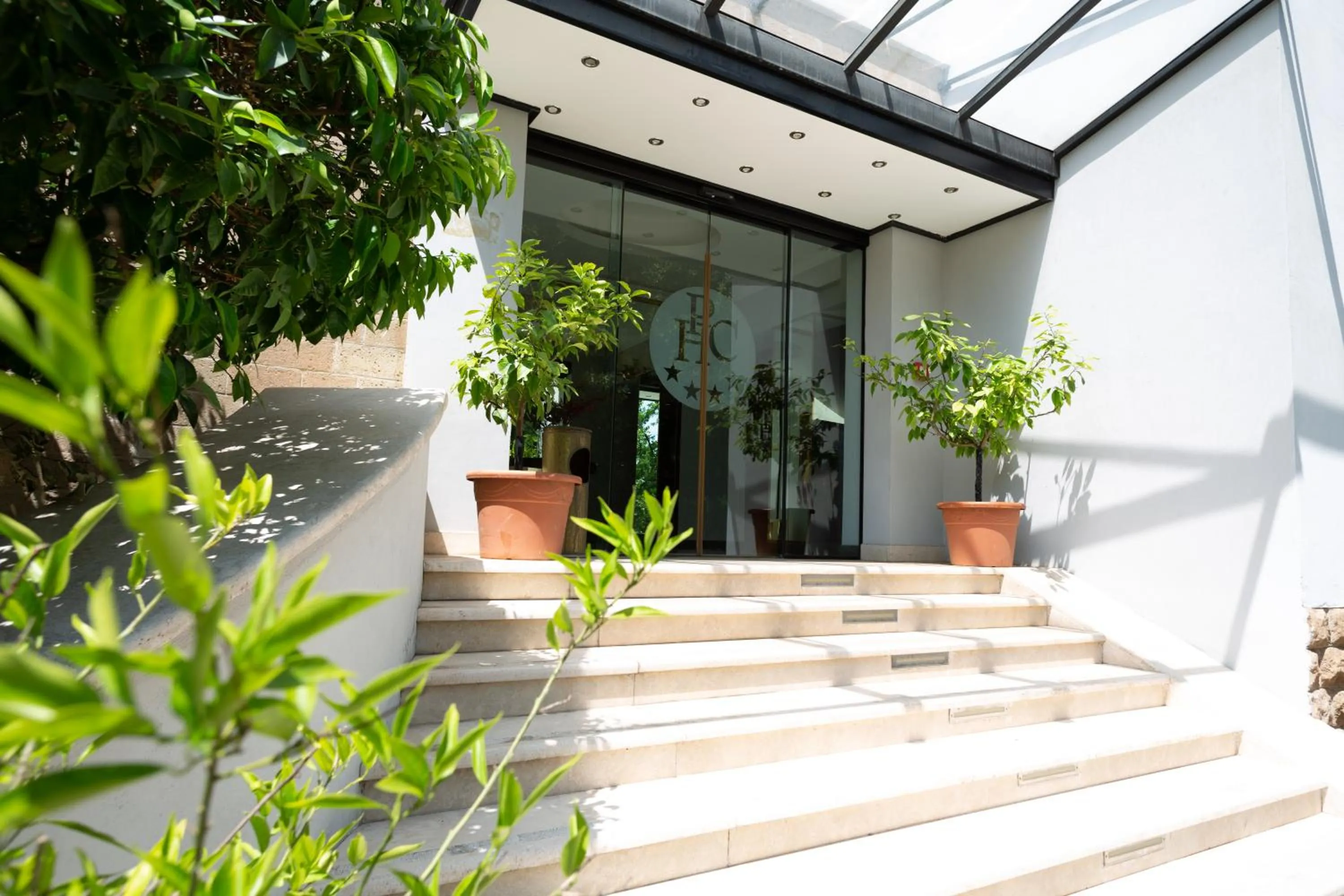 Facade/entrance in Cervara Park Hotel