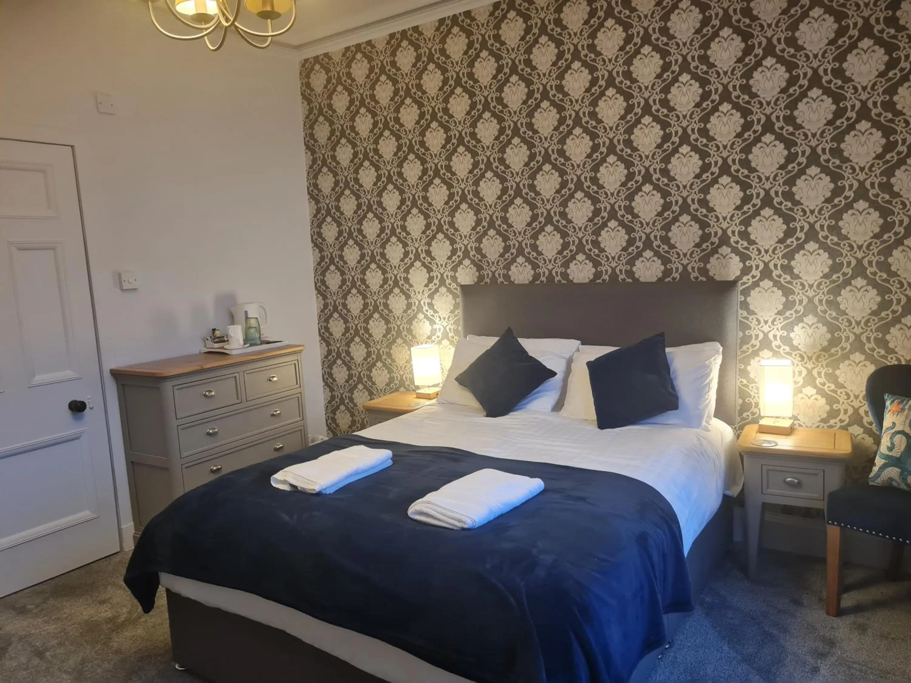 Bedroom, Bed in Victoria Hotel