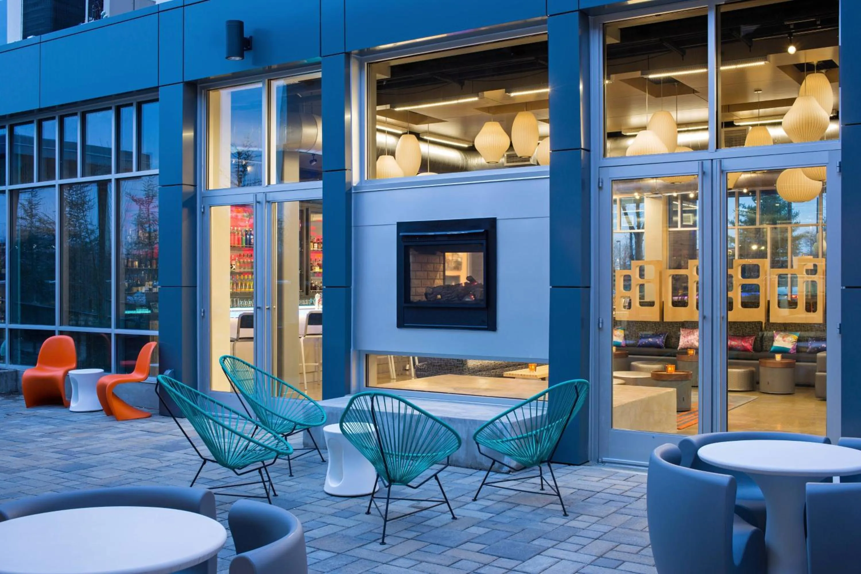 Lounge or bar in Aloft Louisville East