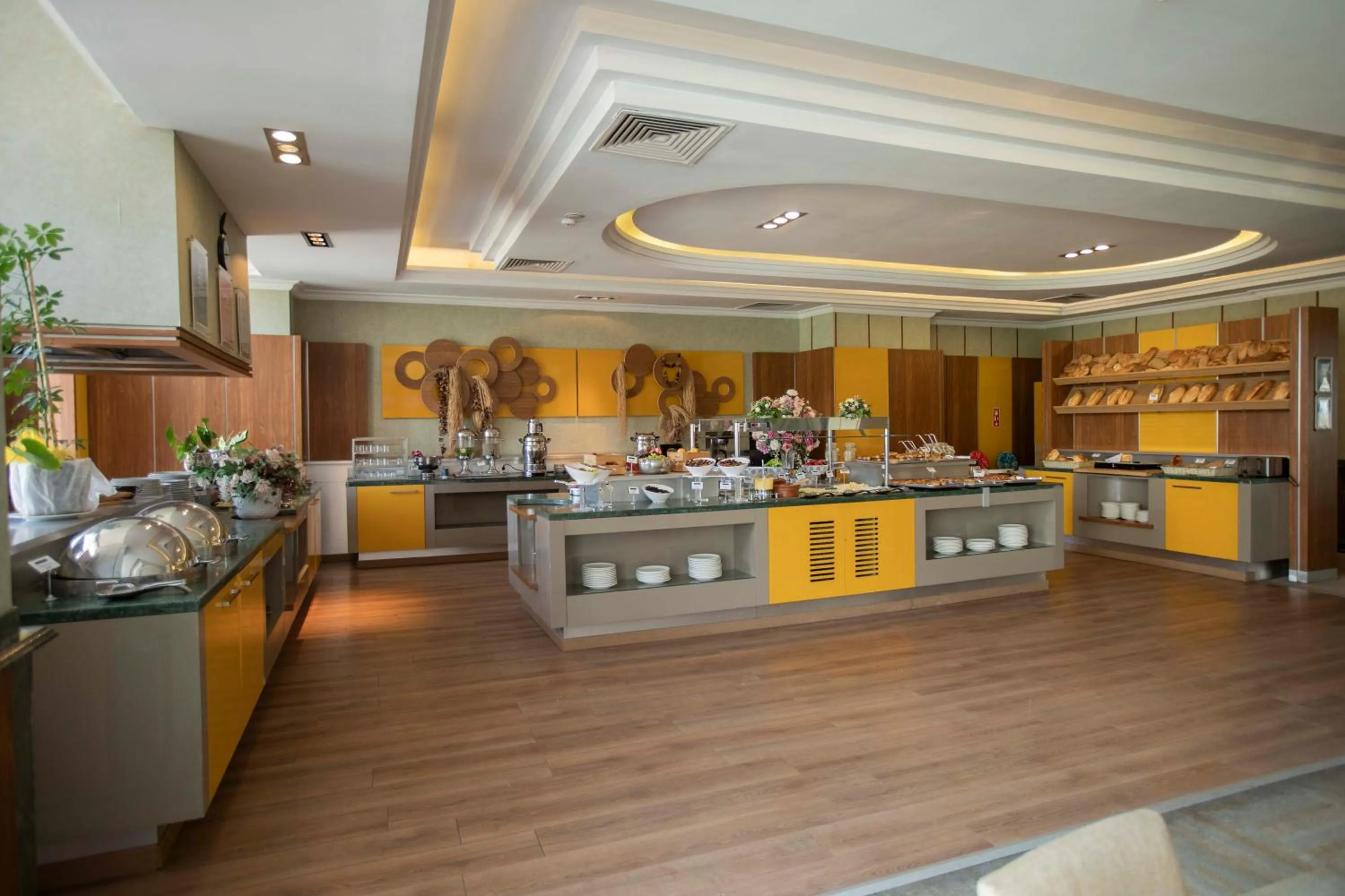 Buffet breakfast in Anemon Grand Manisa Otel