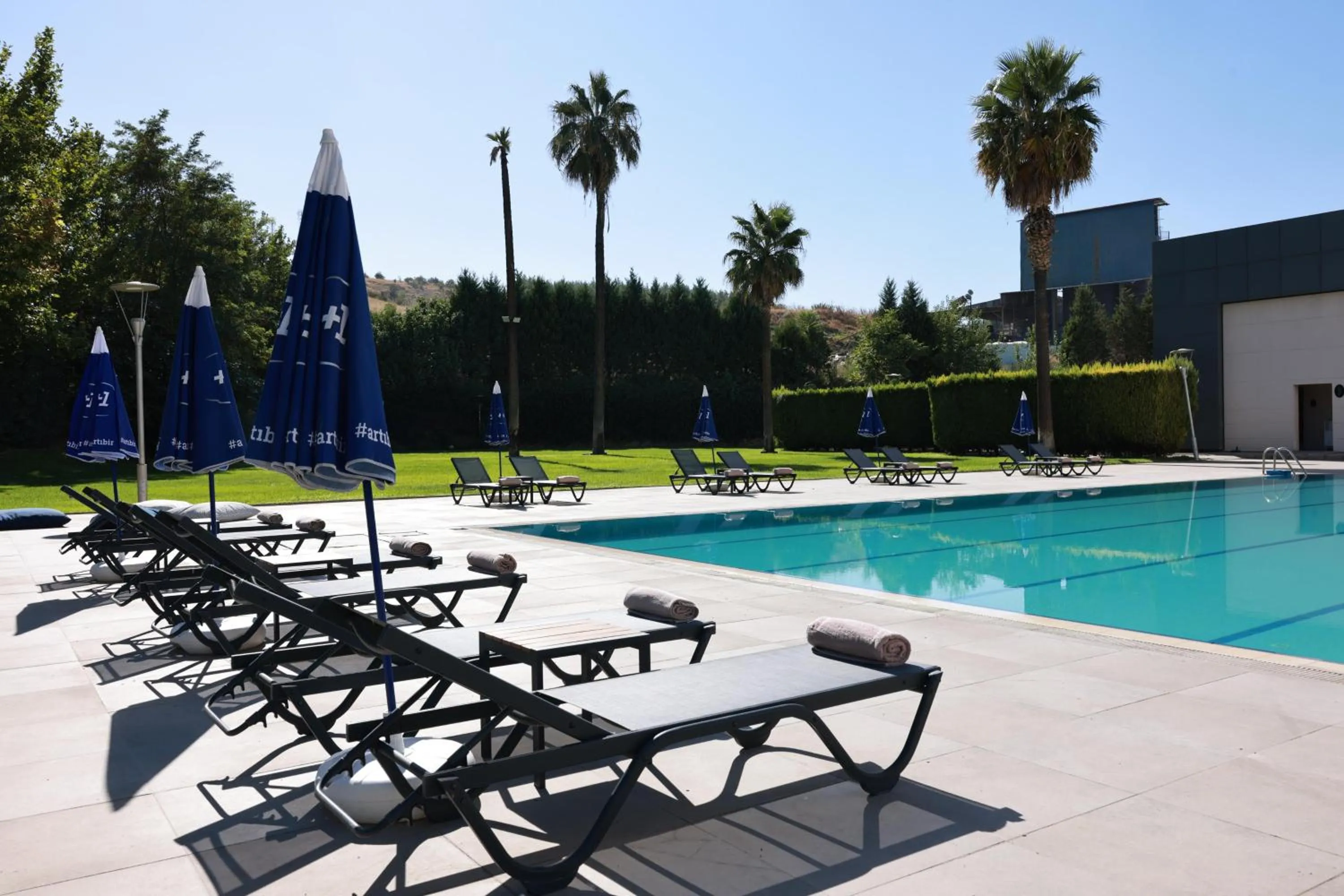 Swimming pool in Anemon Grand Denizli Otel