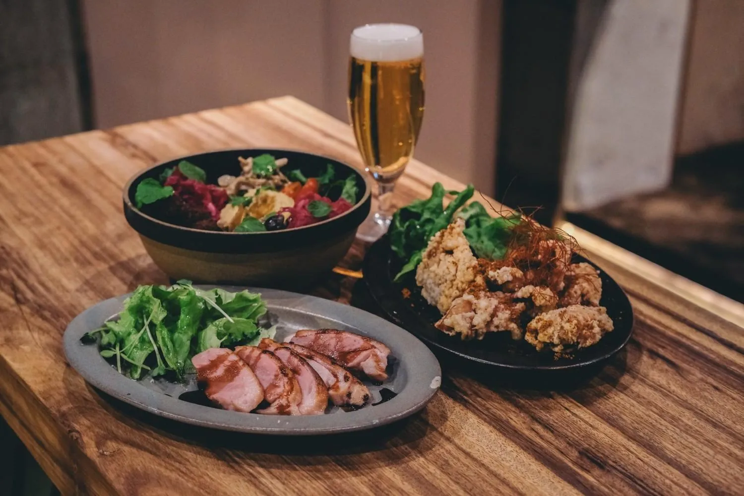 Restaurant/places to eat in Nui. HOSTEL & BAR LOUNGE