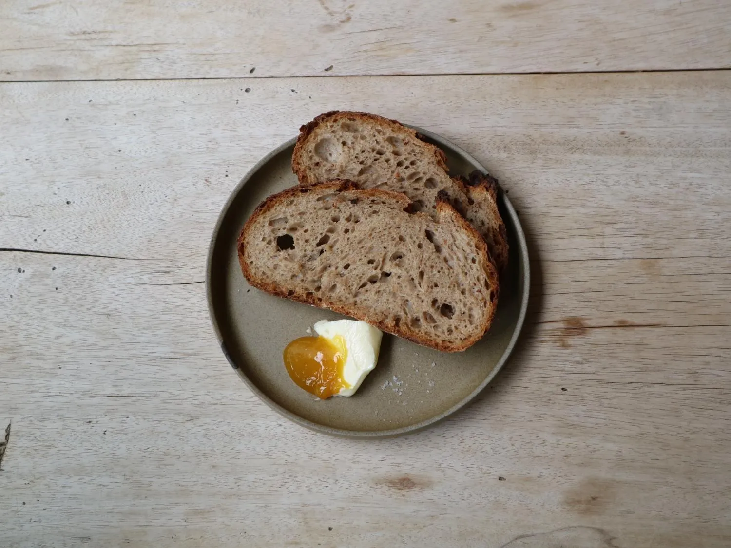 Breakfast in Nui. HOSTEL & BAR LOUNGE