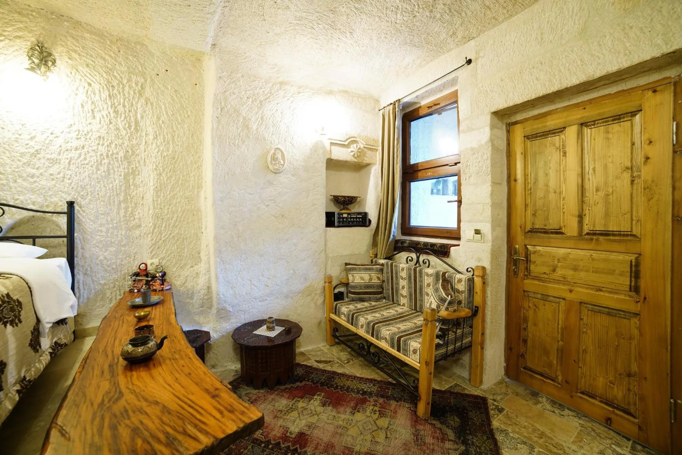 Living room, Bed in Melek Cave Hotel