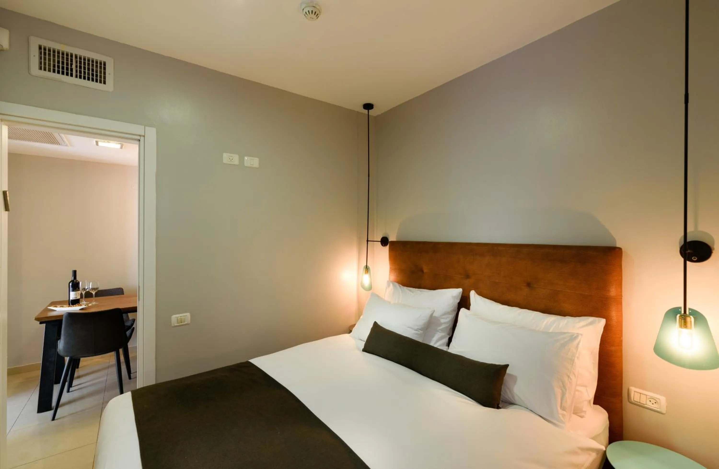 Photo of the whole room, Bed in Sea Land Suites